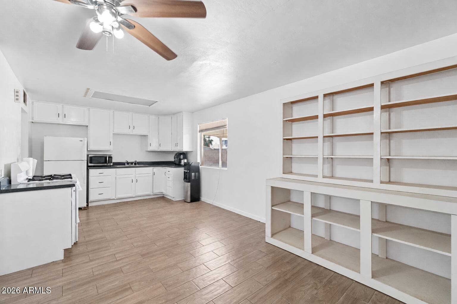 5624 N 30th Drive, Phoenix, AZ 85017 — photo 8 of 18
