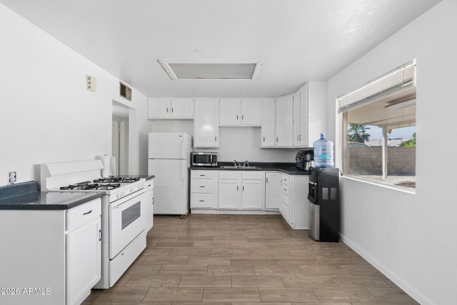 5624 N 30th Drive, Phoenix, AZ 85017 — photo 9 of 18