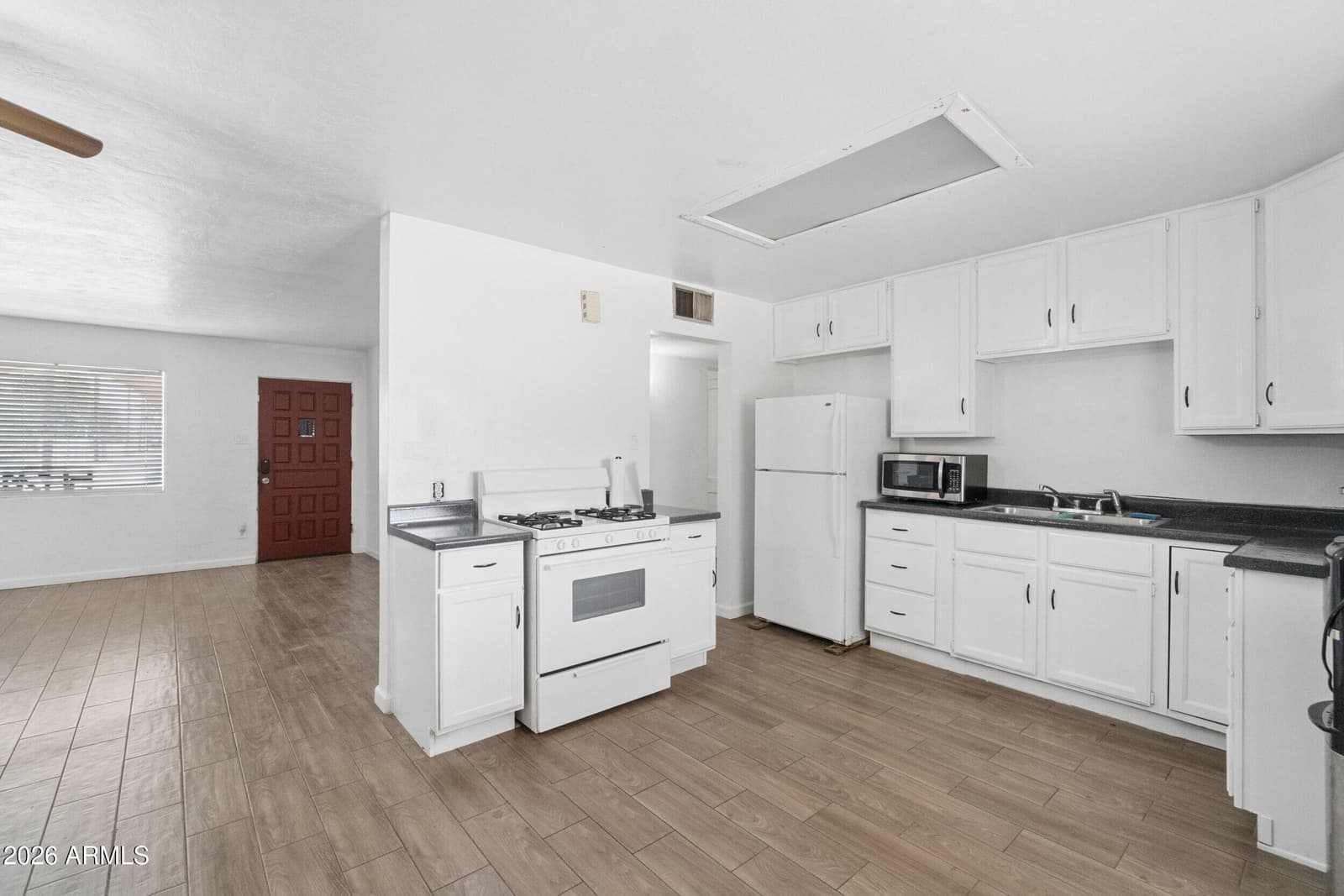 5624 N 30th Drive, Phoenix, AZ 85017 — photo 10 of 18