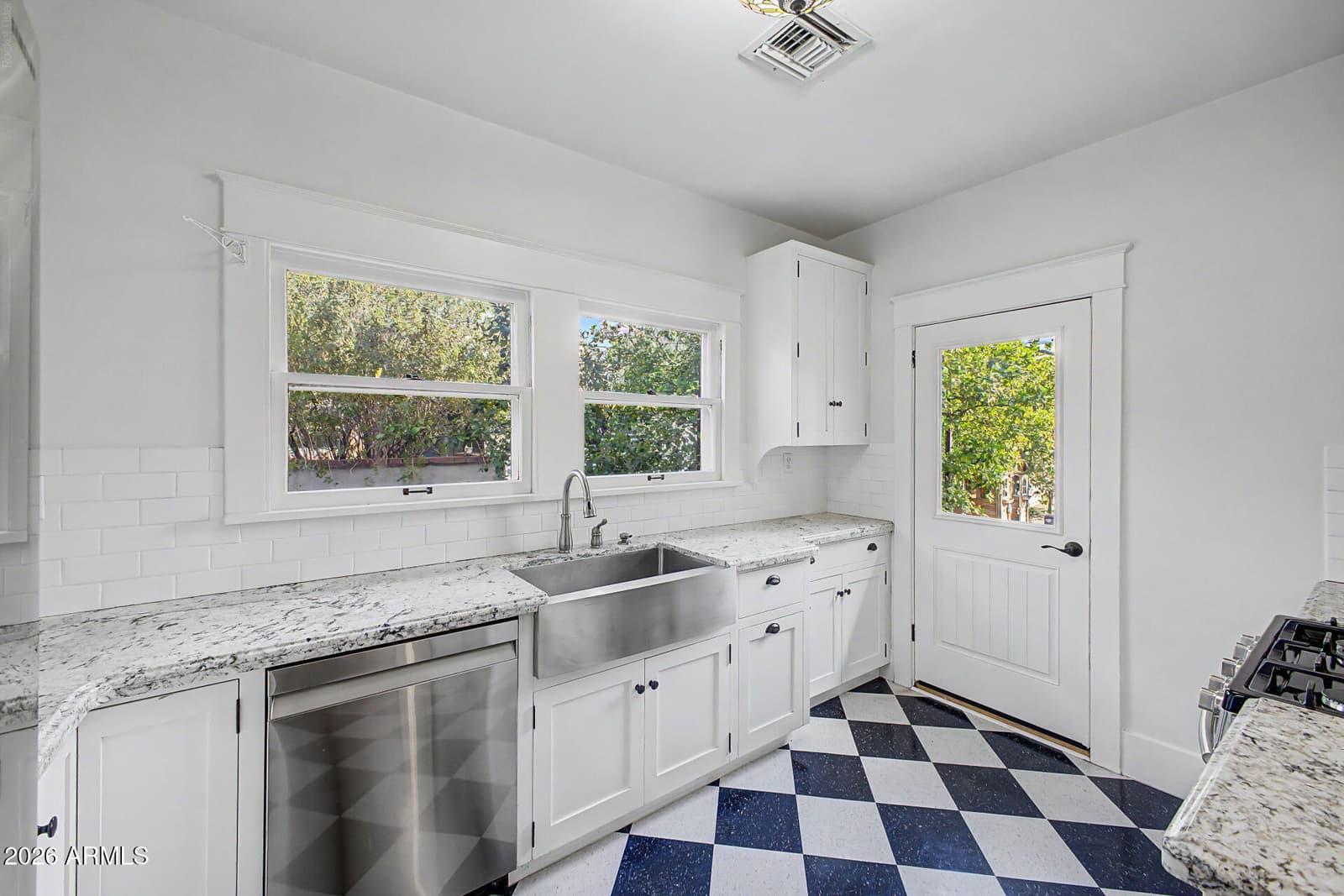 515 W Lynwood Street, Phoenix, AZ 85003 — photo 11 of 51