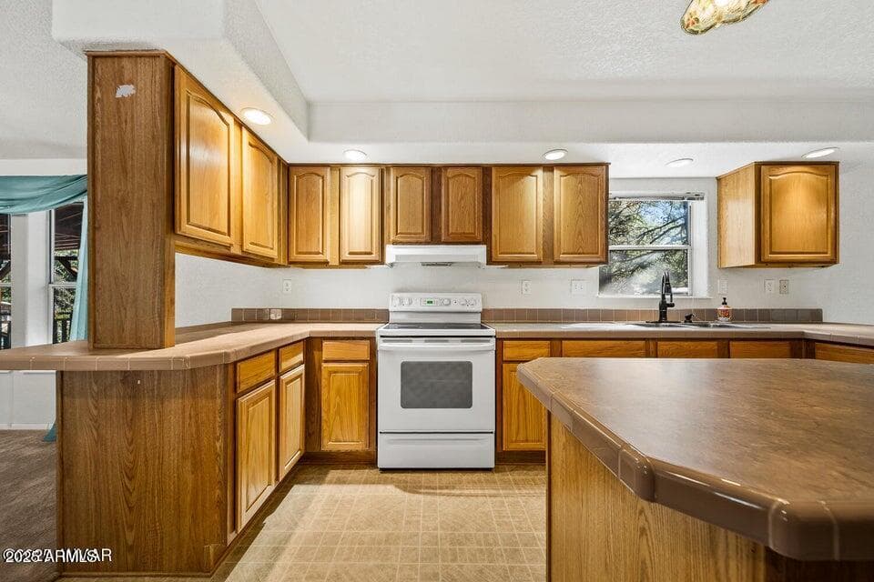 2421 W Thornton Road, Show Low, AZ 85901 — photo 13 of 48