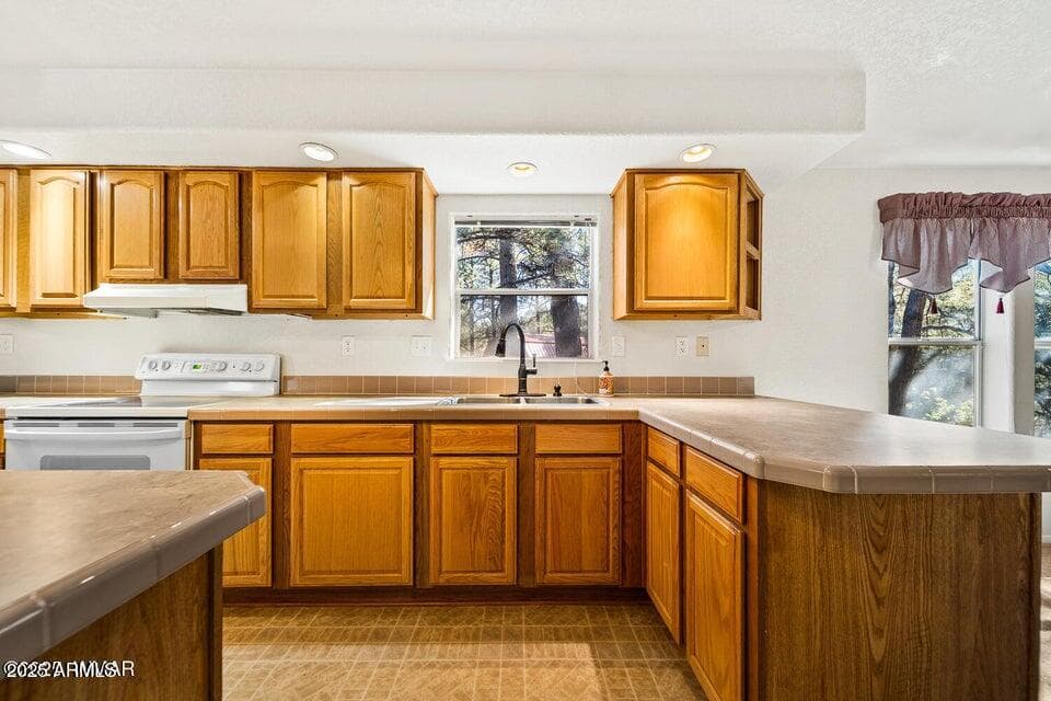 2421 W Thornton Road, Show Low, AZ 85901 — photo 15 of 48