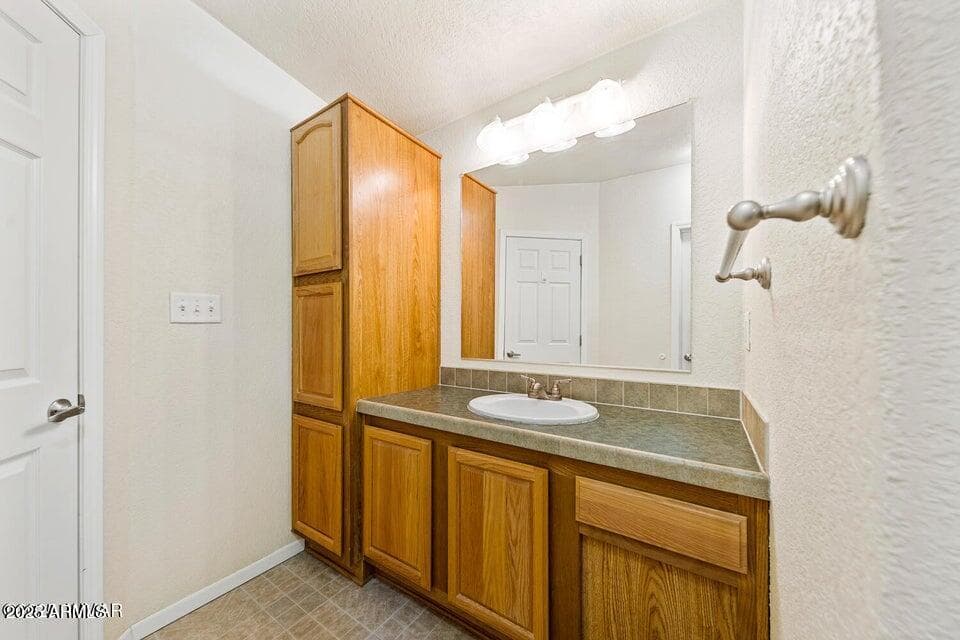 2421 W Thornton Road, Show Low, AZ 85901 — photo 35 of 48
