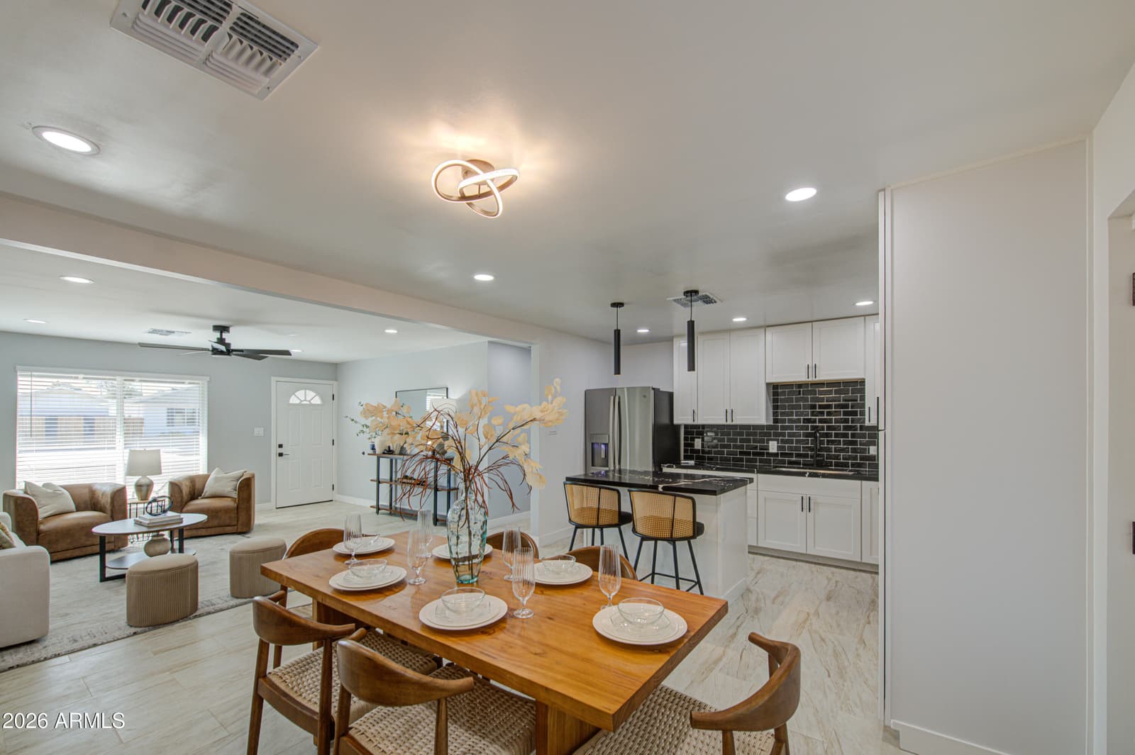 9043 N 16th Drive, Phoenix, AZ 85021 — photo 8 of 36