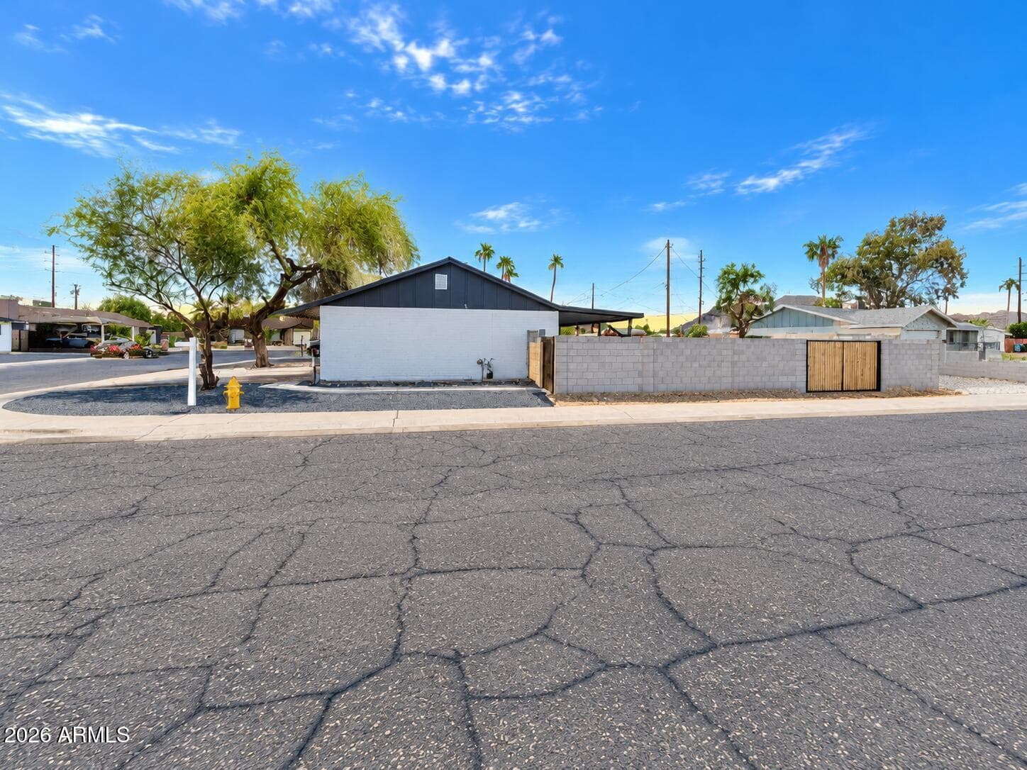 9043 N 16th Drive, Phoenix, AZ 85021 — photo 6 of 36