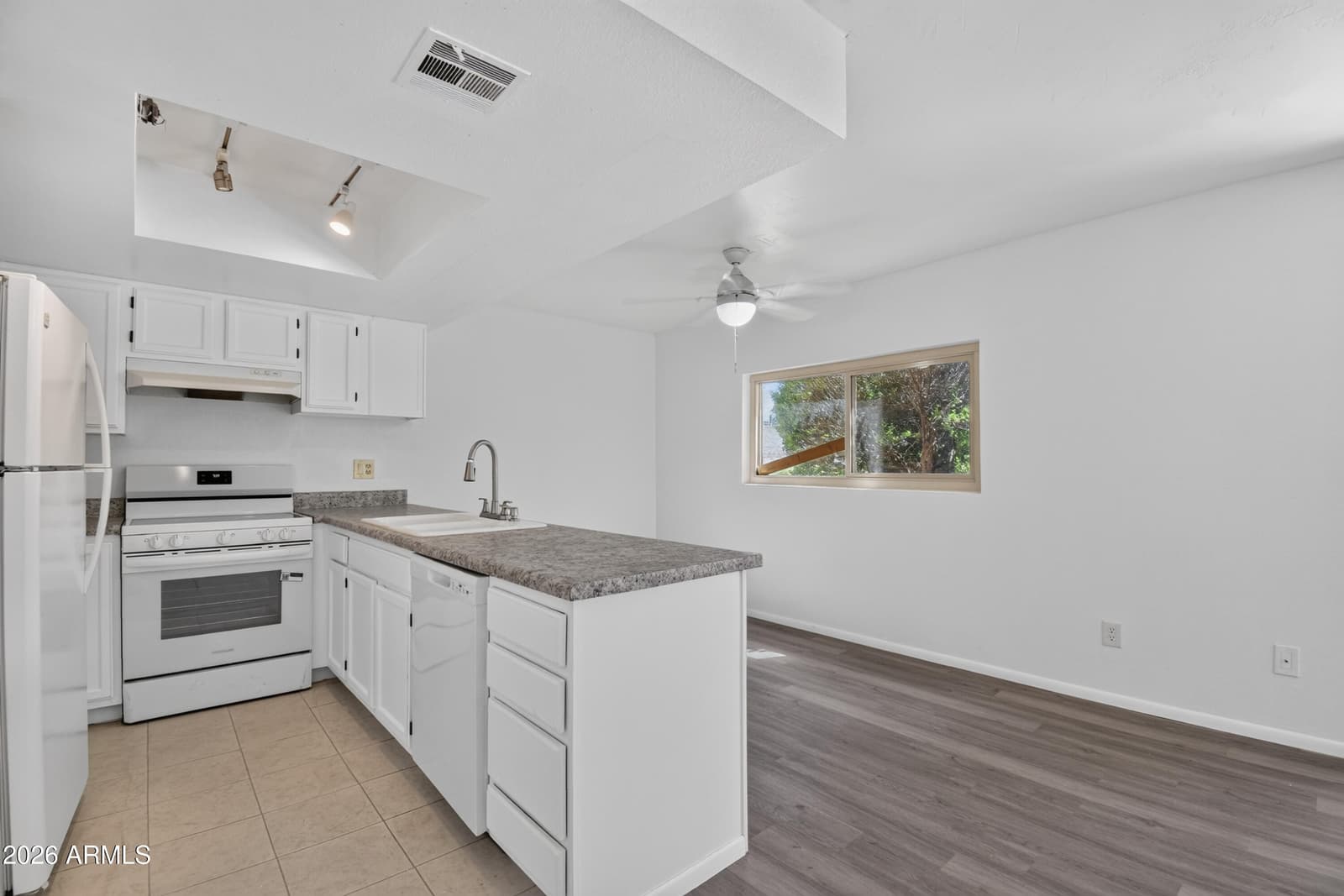 18811 N 19th Avenue 1024, Phoenix, AZ 85027 — photo 5 of 26