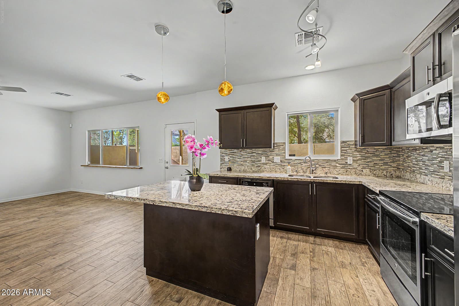 3345 E Pinchot Avenue 12, Phoenix, AZ 85018 — photo 13 of 31