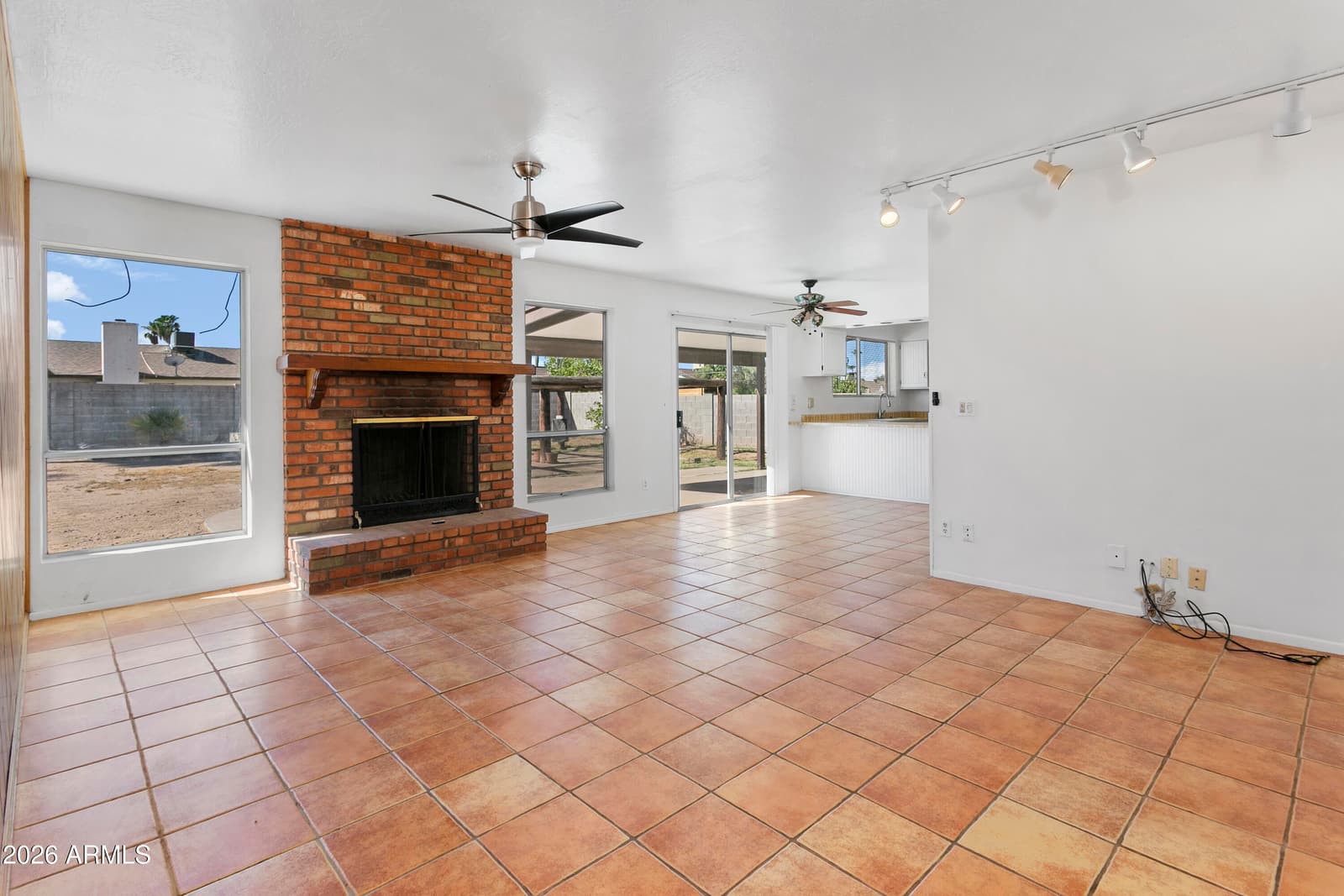 841 E Paradise Lane, Phoenix, AZ 85022 — photo 10 of 36