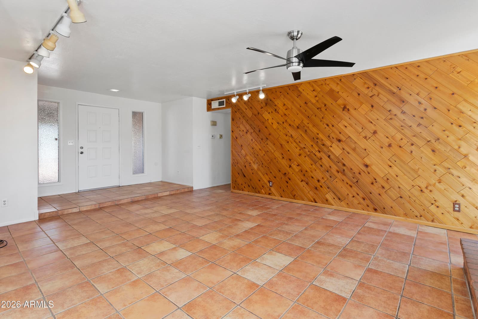 841 E Paradise Lane, Phoenix, AZ 85022 — photo 9 of 36