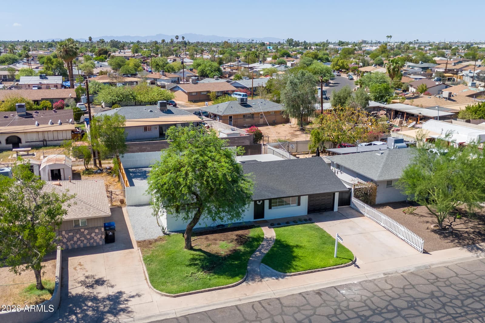 3112 N 37th Avenue, Phoenix, AZ 85019 — photo 9 of 33