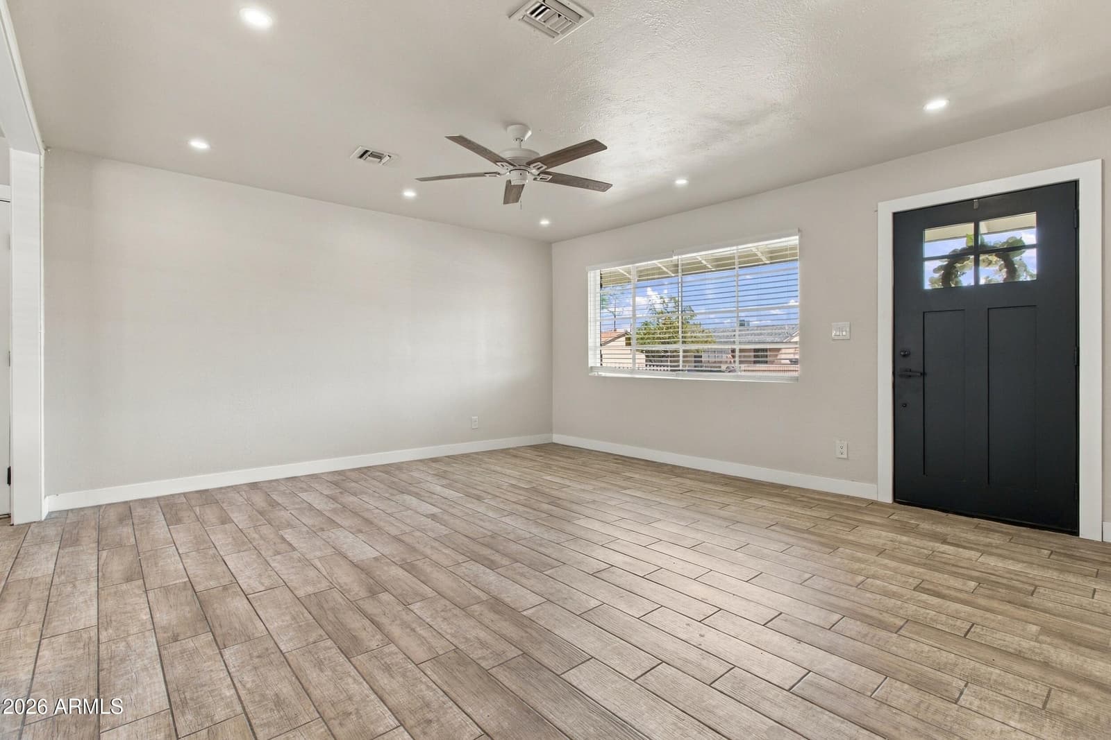 3112 N 37th Avenue, Phoenix, AZ 85019 — photo 15 of 33
