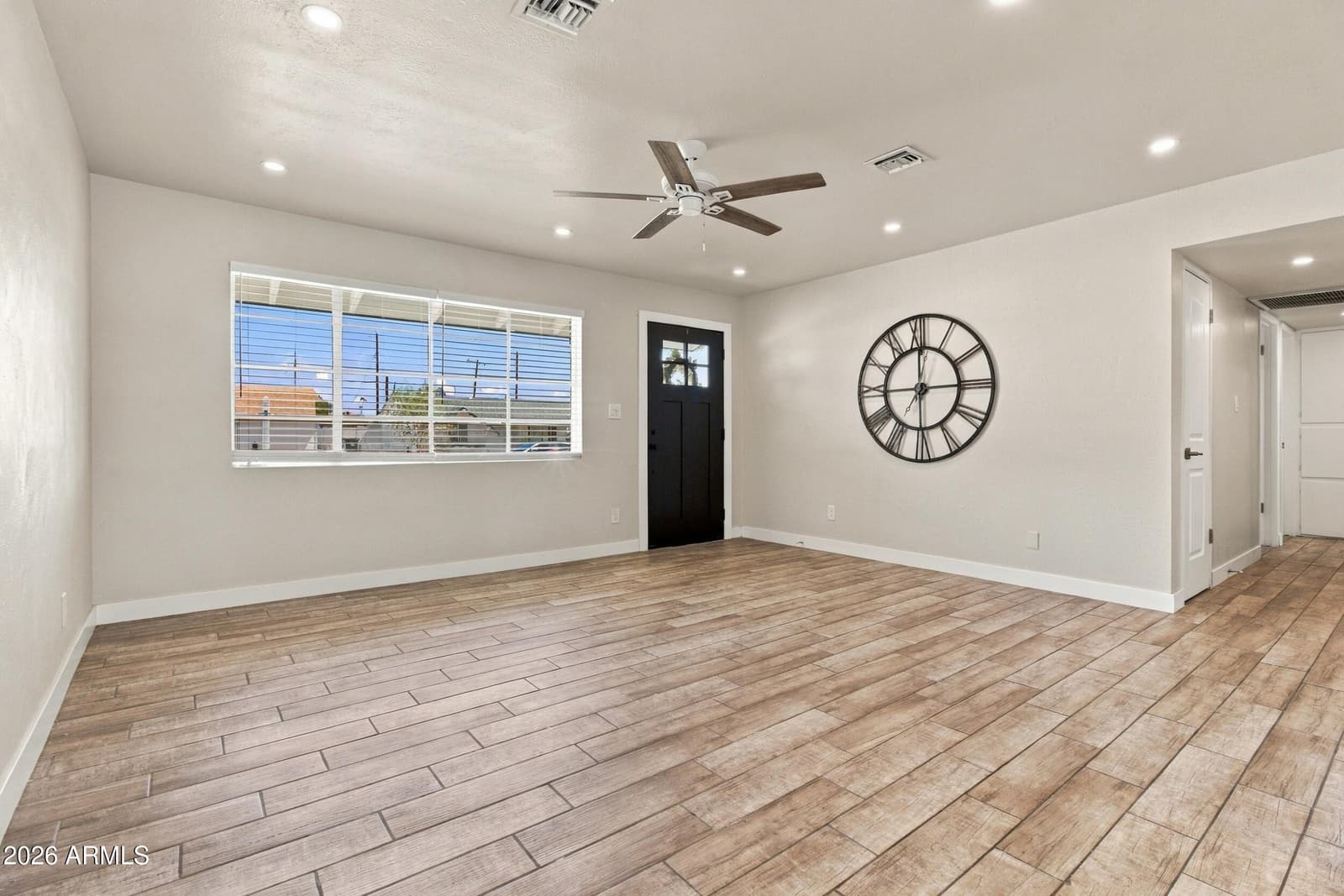 3112 N 37th Avenue, Phoenix, AZ 85019 — photo 16 of 33