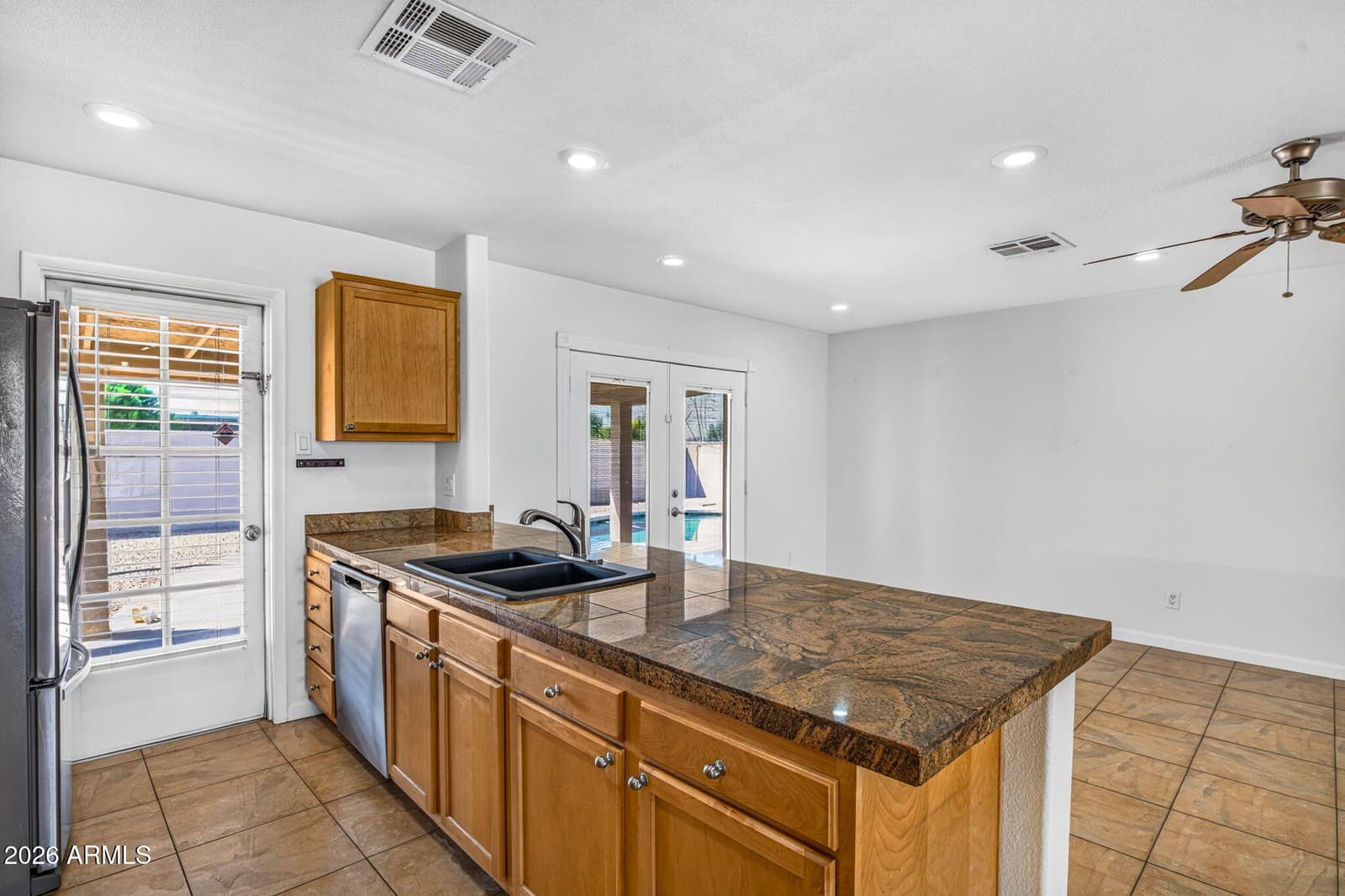 619 E Diamond Drive, Tempe, AZ 85283 — photo 11 of 42