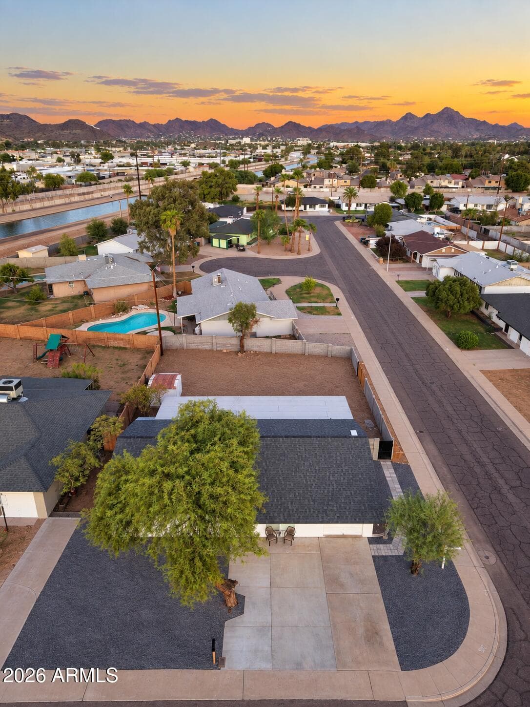 9043 N 16th Drive, Phoenix, AZ 85021 — photo 2 of 36