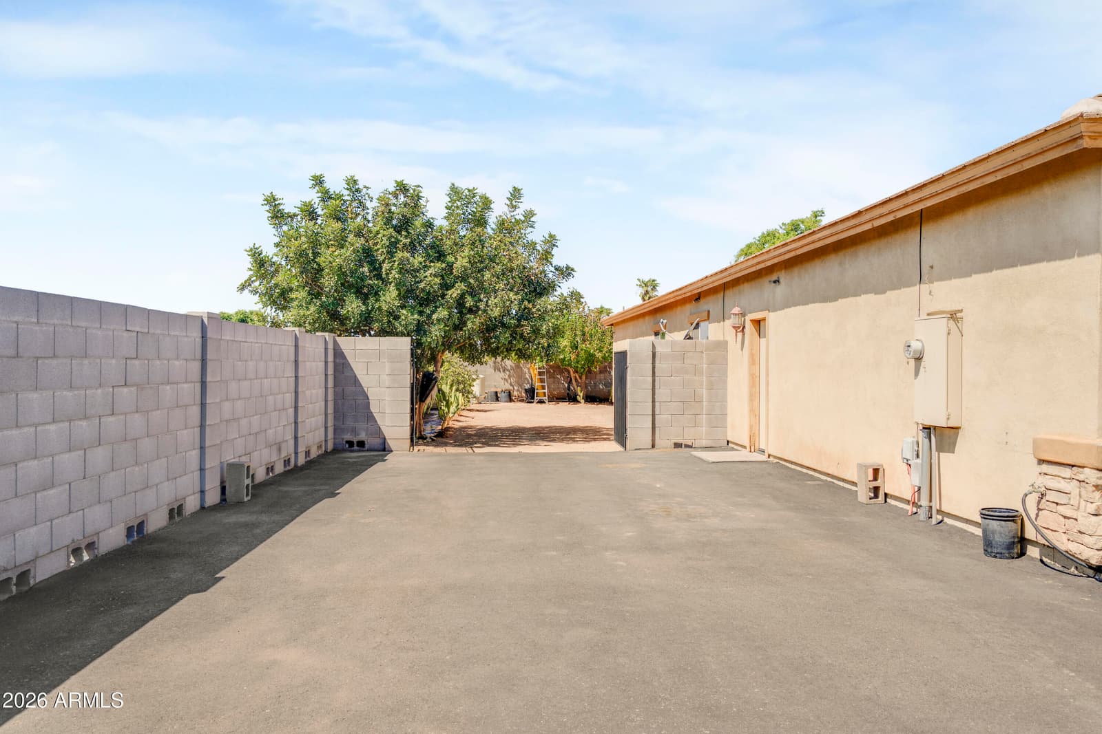 7612 N 81st Lane, Glendale, AZ 85303 — photo 4 of 37