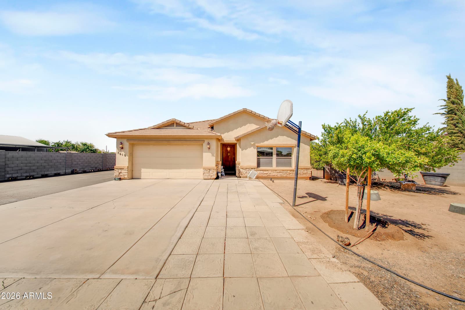 7612 N 81st Lane, Glendale, AZ 85303 — photo 2 of 37