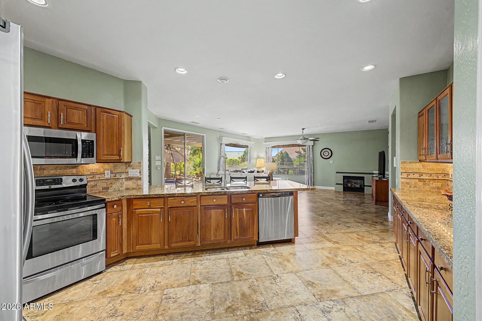 15243 W Pinehurst Lane, Surprise, AZ 85374 — photo 8 of 40