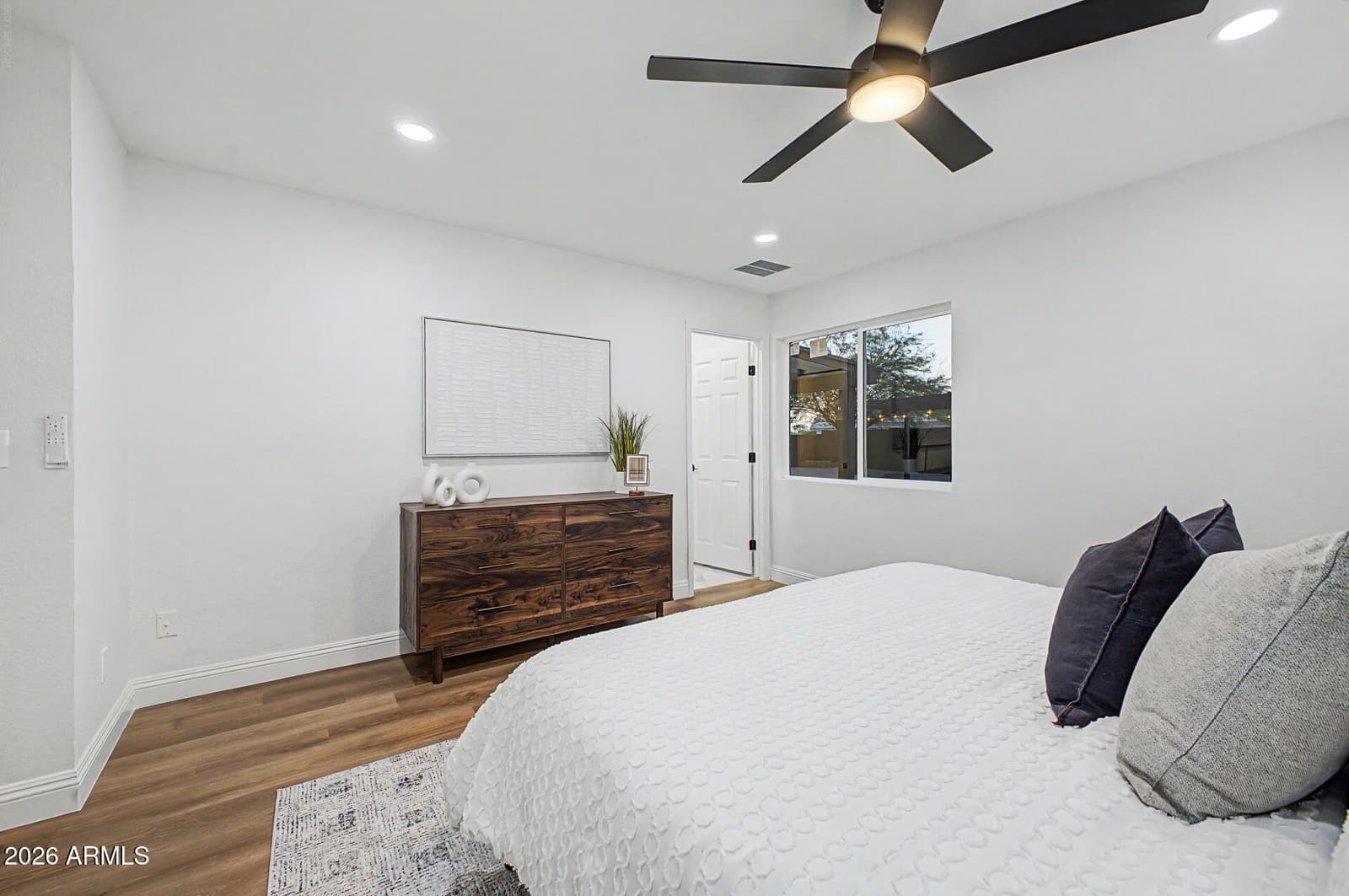 20450 N 14th Lane, Phoenix, AZ 85027 — photo 11 of 33