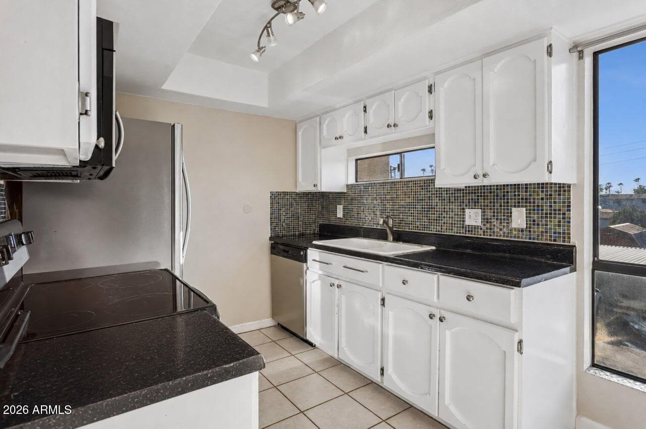 3301 E Earll Drive 223, Phoenix, AZ 85018 — photo 8 of 24