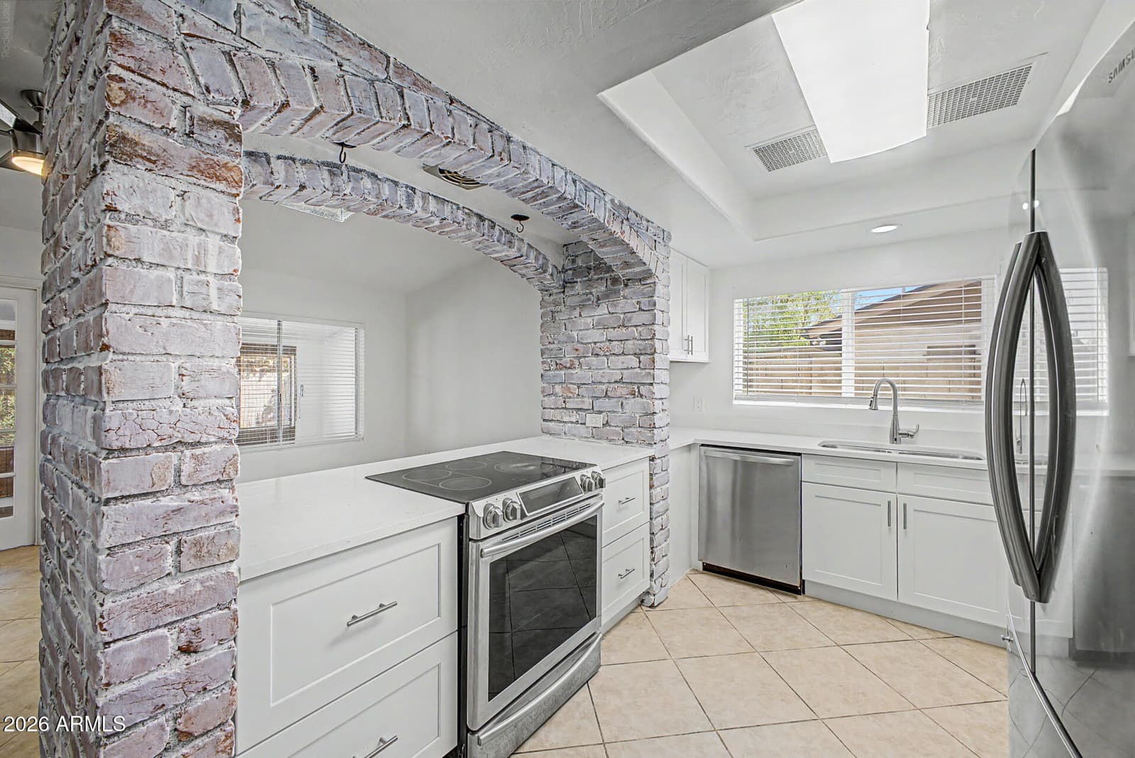 18431 N 3rd Avenue, Phoenix, AZ 85023 — photo 9 of 28
