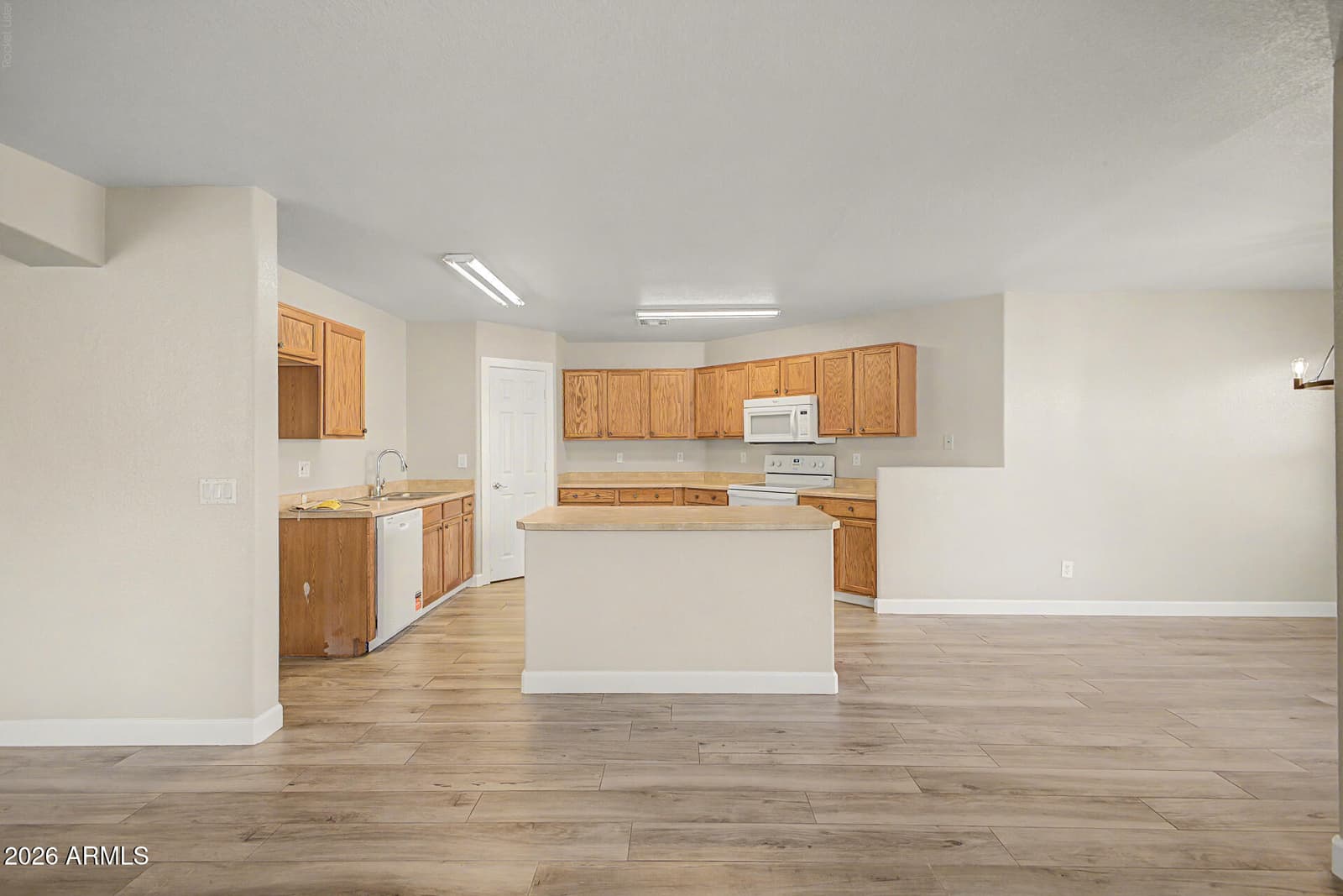 2892 W Goldmine Mountain Drive, San Tan Valley, AZ 85144 — photo 14 of 34