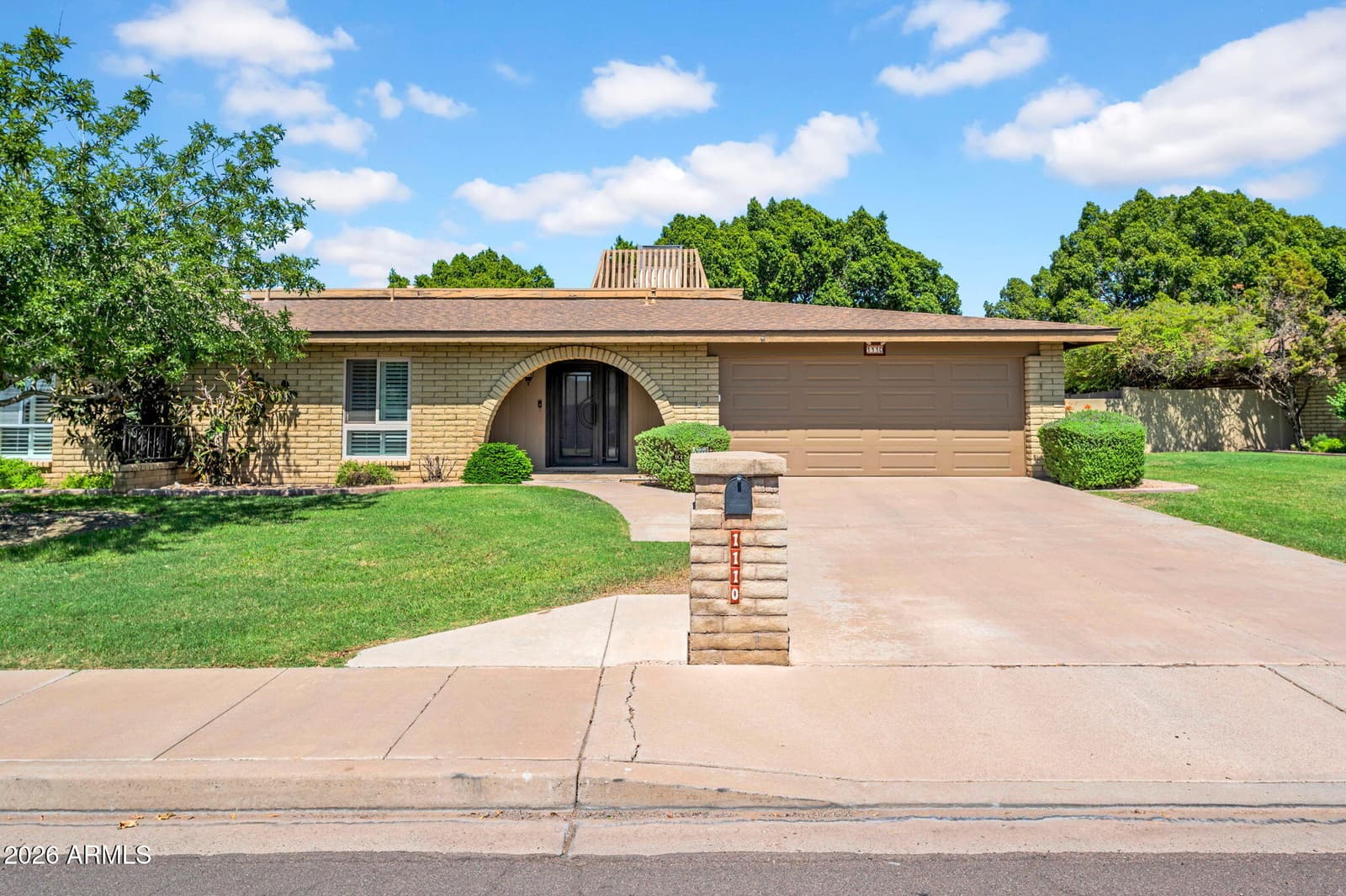 1110 E Orangewood Avenue, Phoenix, AZ 85020 — photo 2 of 27