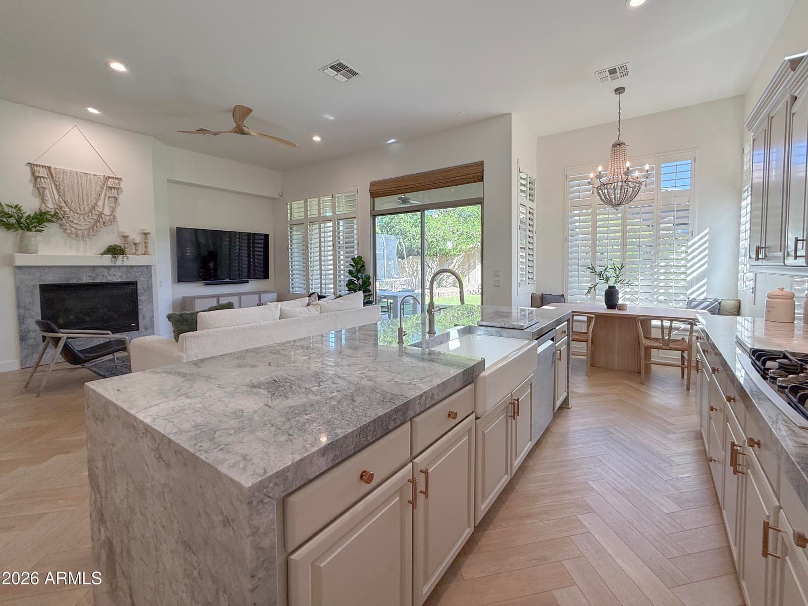 3818 E Crest Lane, Phoenix, AZ 85050 — photo 4 of 48