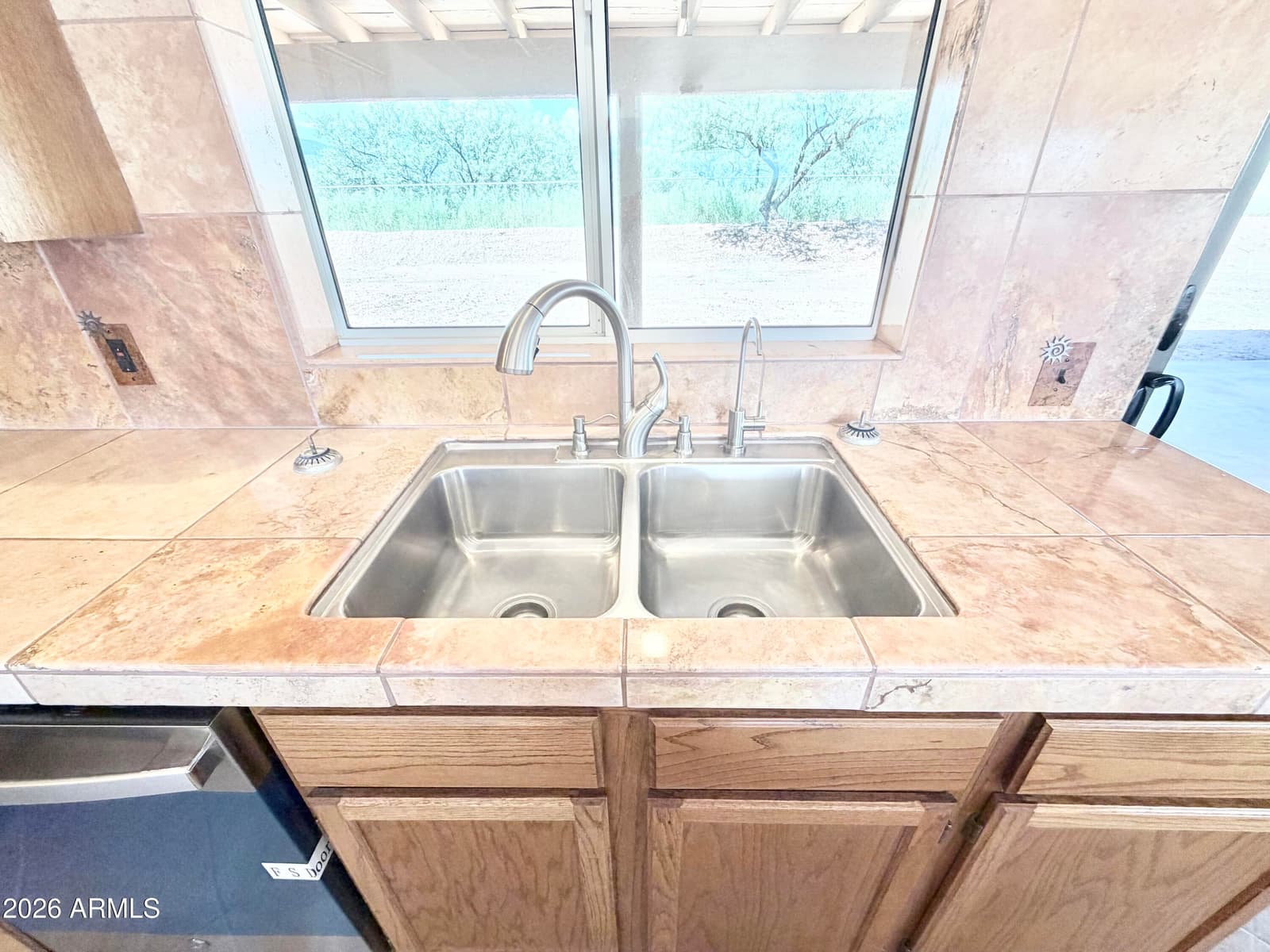7024 E Valley Drive, Sierra Vista, AZ 85650 — photo 15 of 41