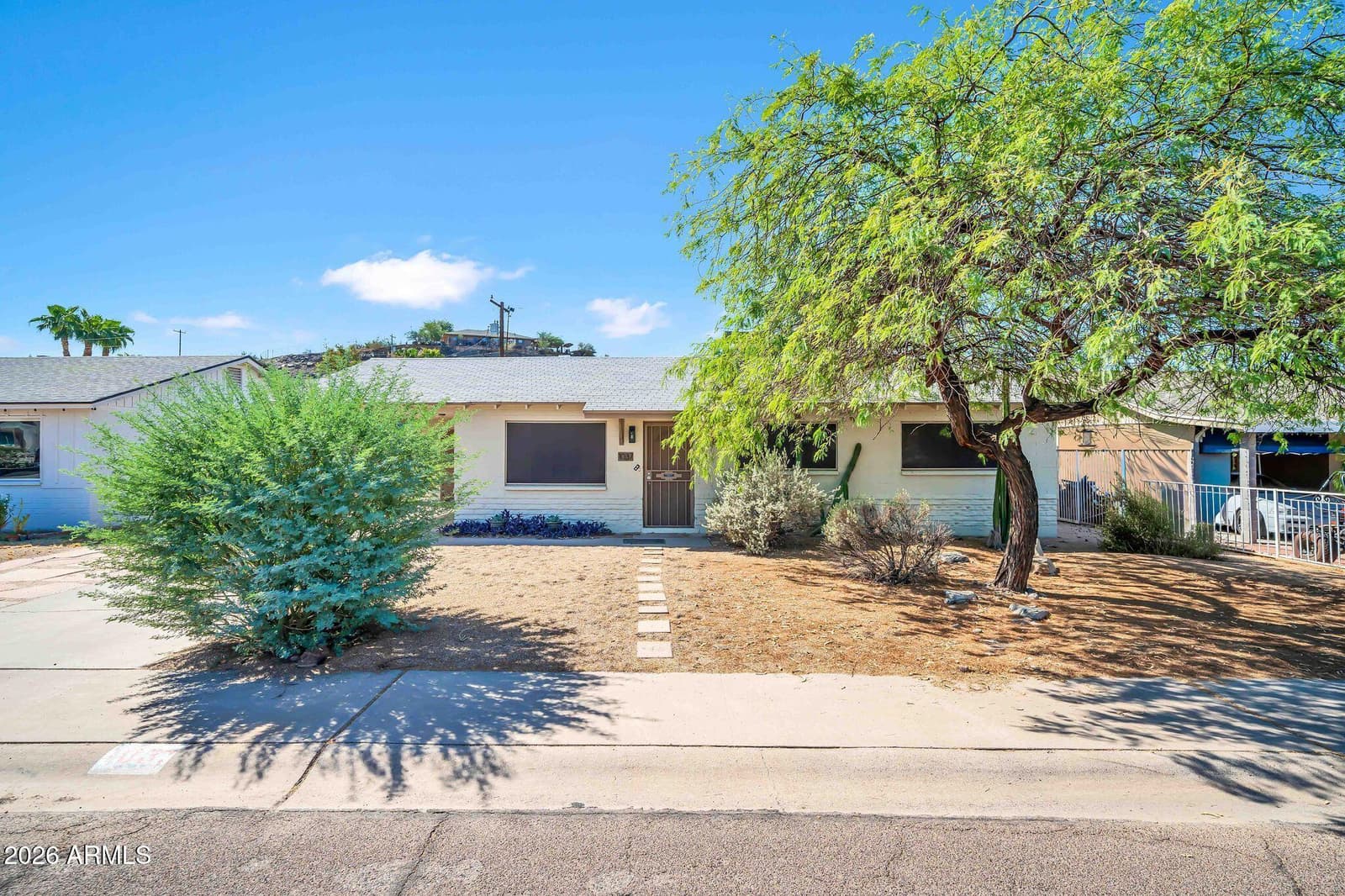 1037 E Diana Avenue, Phoenix, AZ 85020 — photo 2 of 27