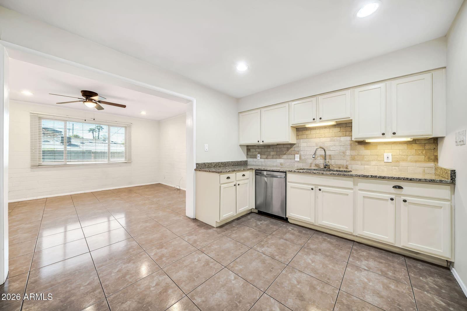 1037 E Diana Avenue, Phoenix, AZ 85020 — photo 8 of 27