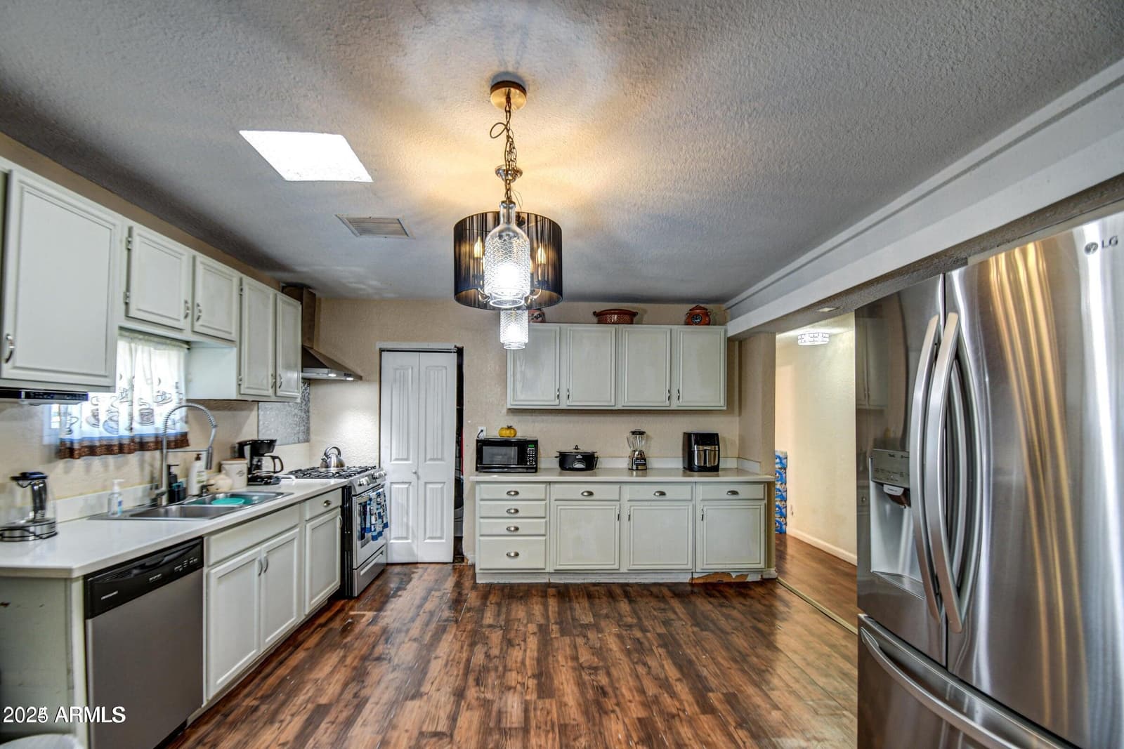 2108 W Hadley Street, Phoenix, AZ 85009 — photo 4 of 6