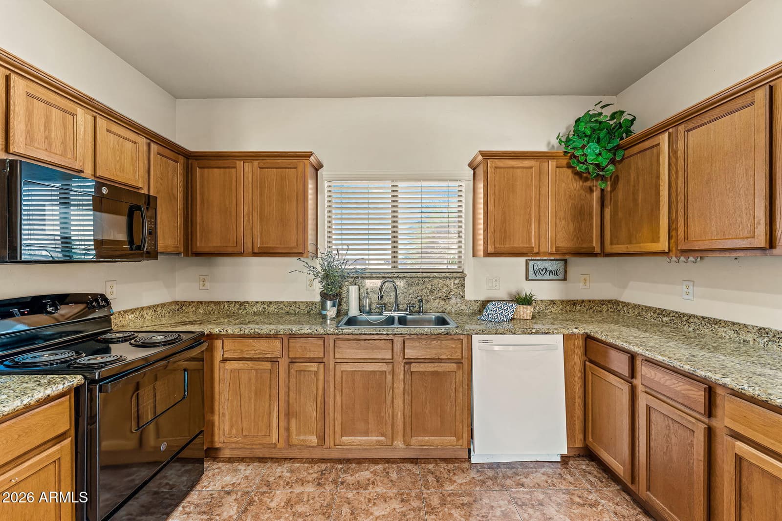 450 Guskin Road, Morristown, AZ 85342 — photo 4 of 23