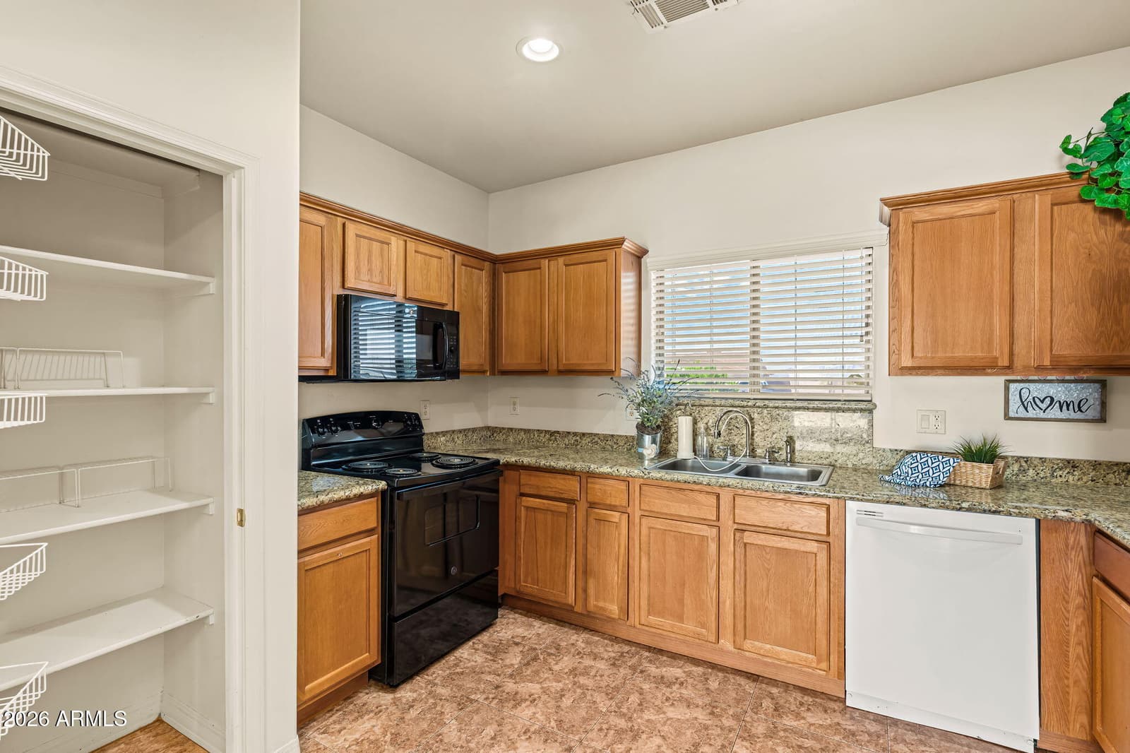 450 Guskin Road, Morristown, AZ 85342 — photo 10 of 23