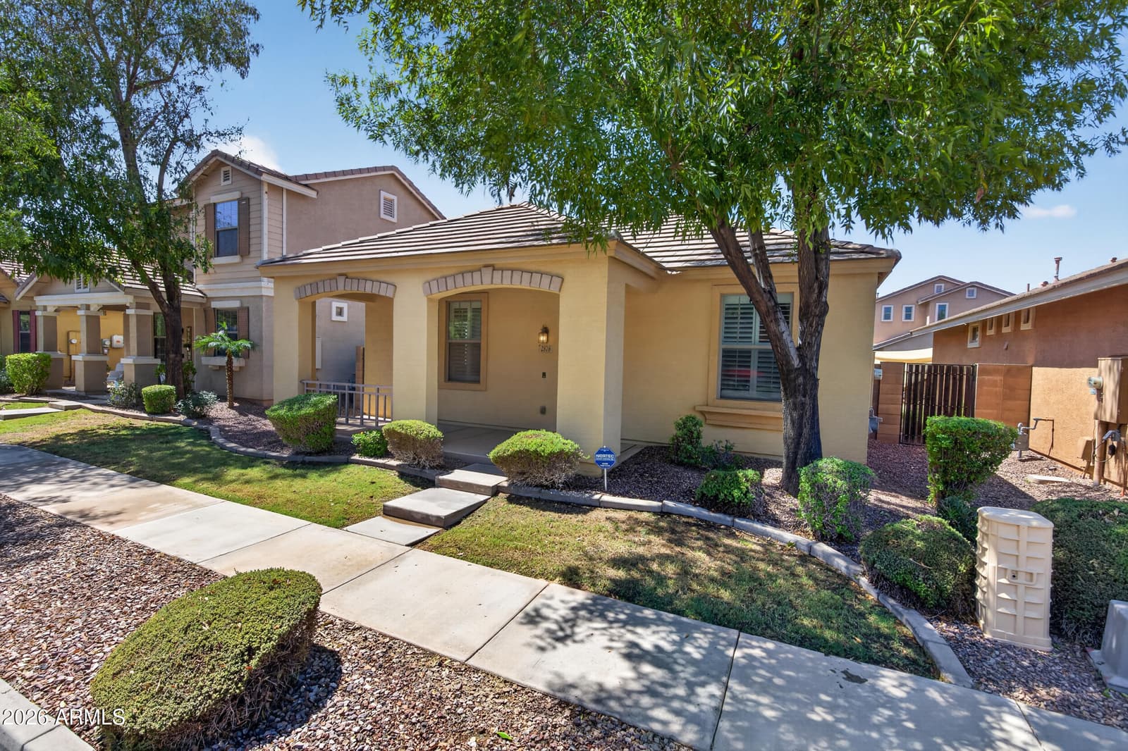 2878 S Arroyo Lane, Gilbert, AZ 85295 — photo 3 of 49