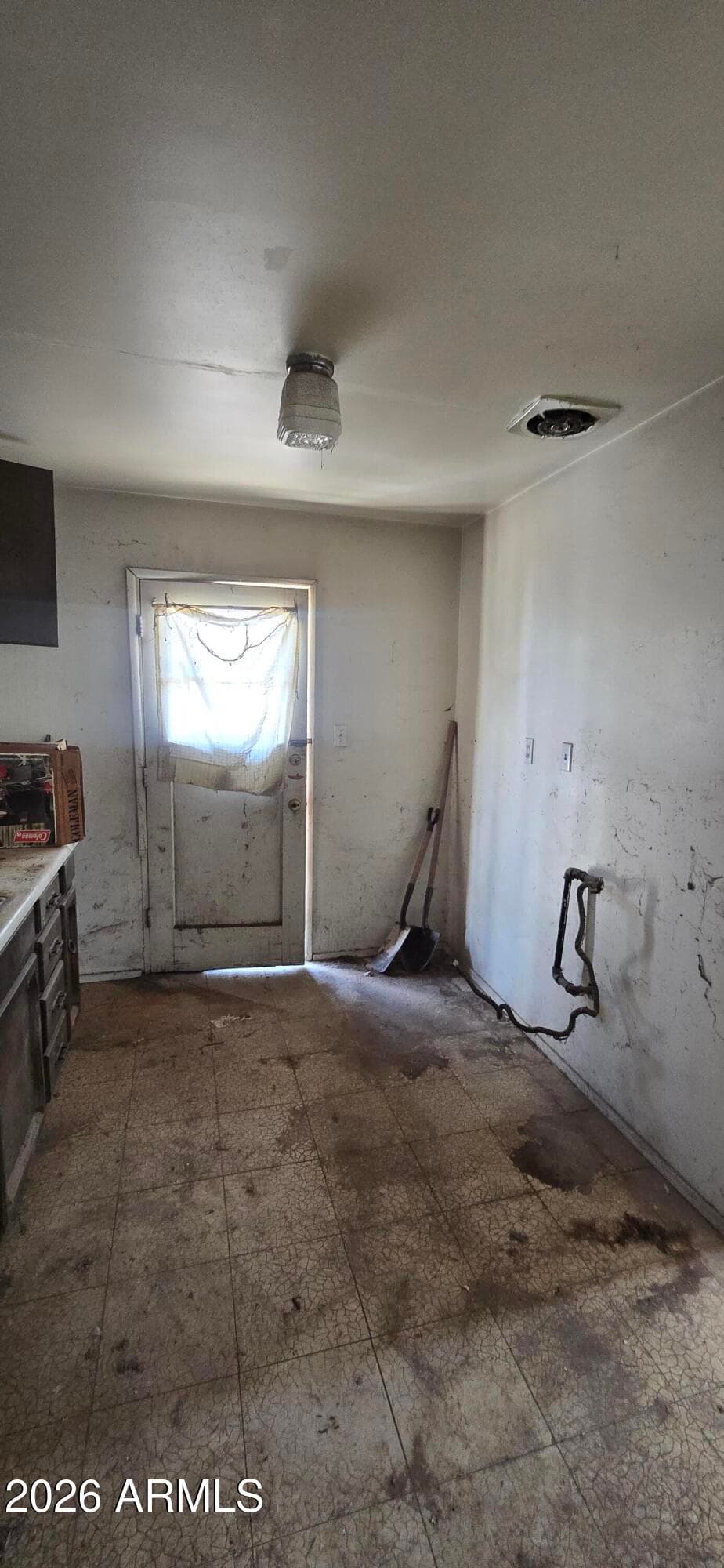 536 E Flores Street, Tucson, AZ 85705 — photo 4 of 25
