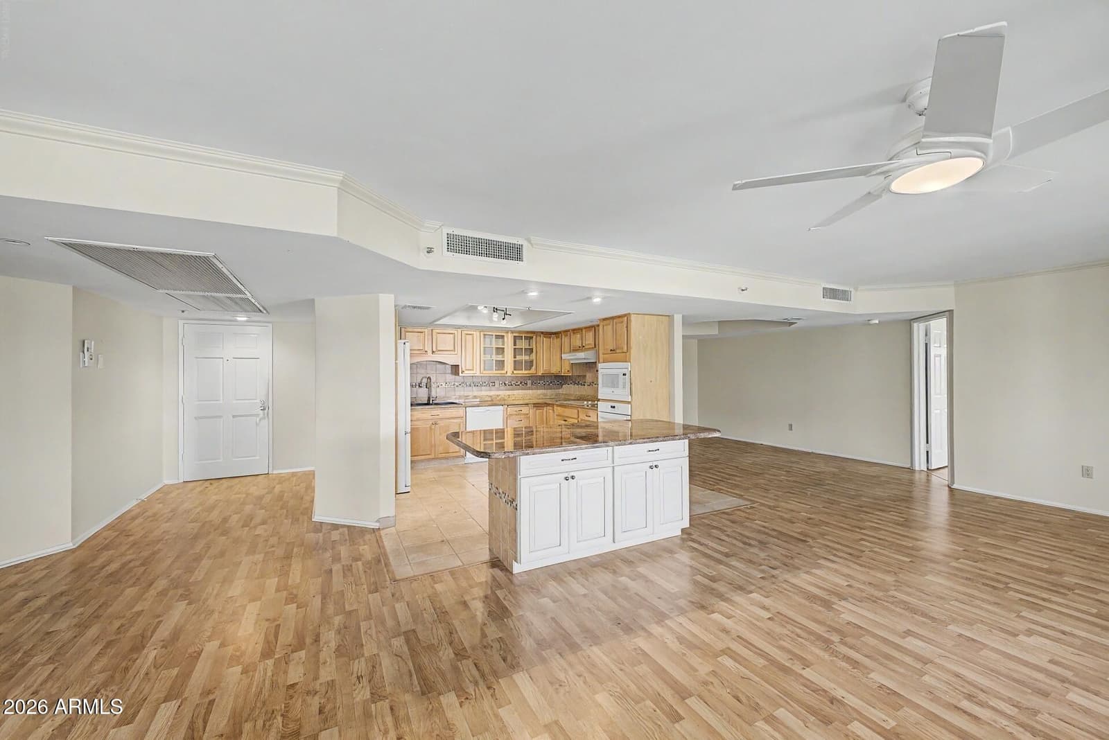 7860 E Camelback Road 304, Scottsdale, AZ 85251 — photo 3 of 41
