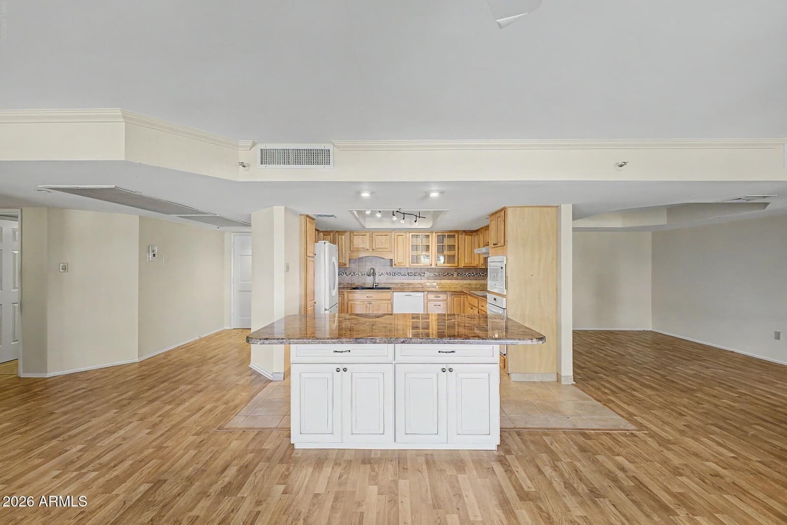 7860 E Camelback Road 304, Scottsdale, AZ 85251 — photo 4 of 41