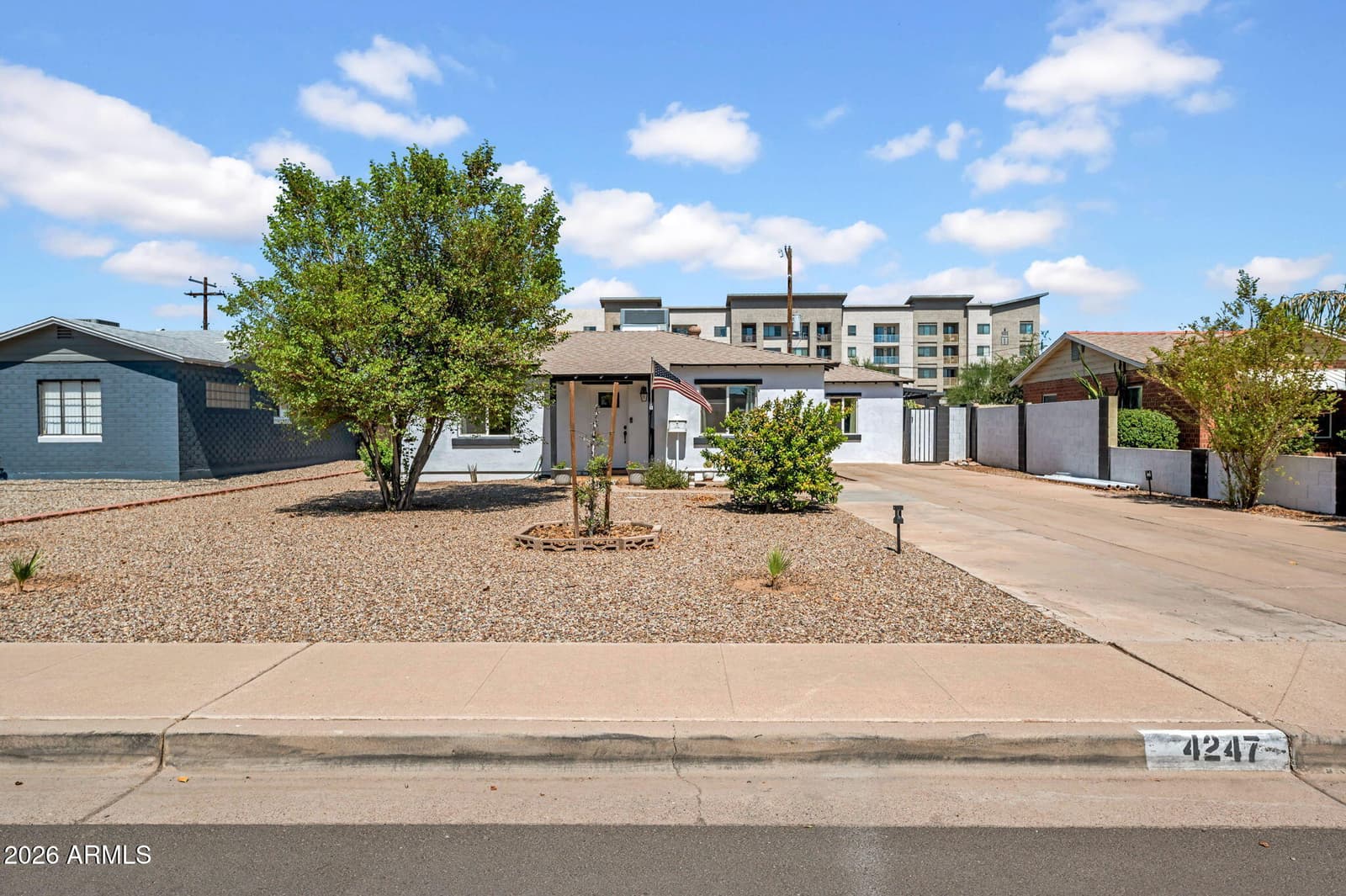 4247 N 4th Avenue NW, Phoenix, AZ 85013 — photo 1 of 34