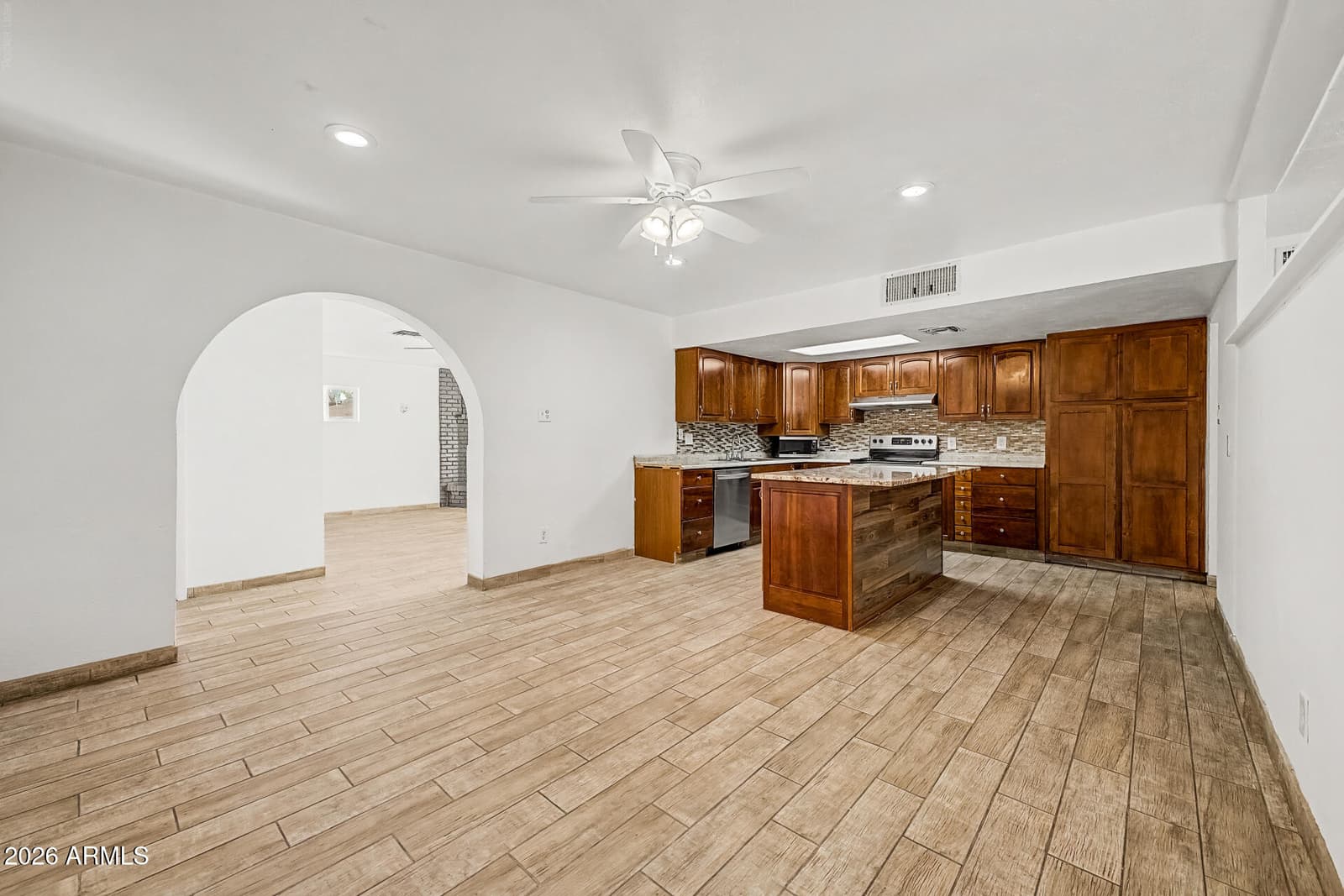 5509 W Avalon Drive, Phoenix, AZ 85031 — photo 7 of 40