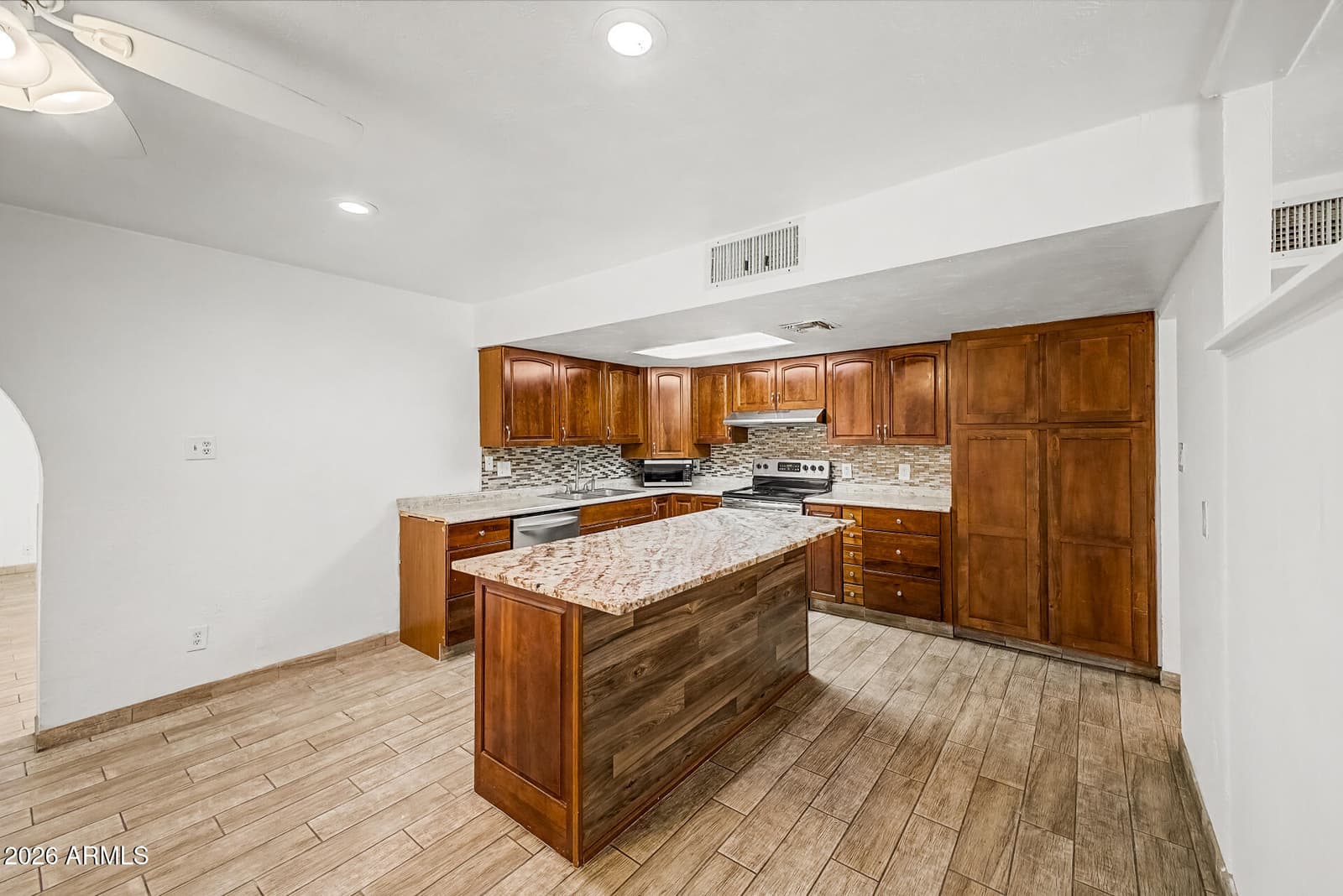 5509 W Avalon Drive, Phoenix, AZ 85031 — photo 9 of 40