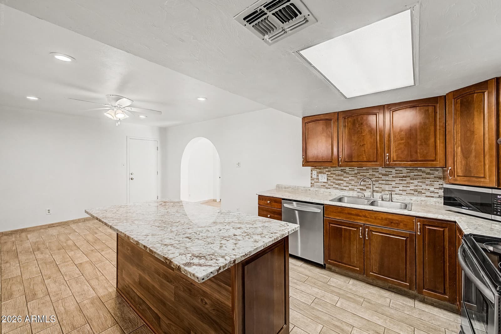 5509 W Avalon Drive, Phoenix, AZ 85031 — photo 10 of 40