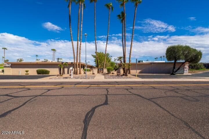 13817 N 111th Avenue, Sun City, AZ 85351 — photo 3 of 39