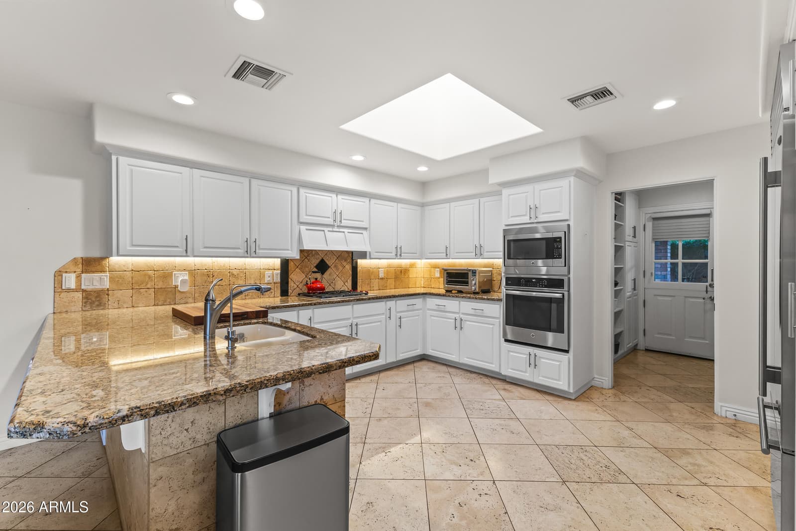 610 W Glenn Drive, Phoenix, AZ 85021 — photo 7 of 35