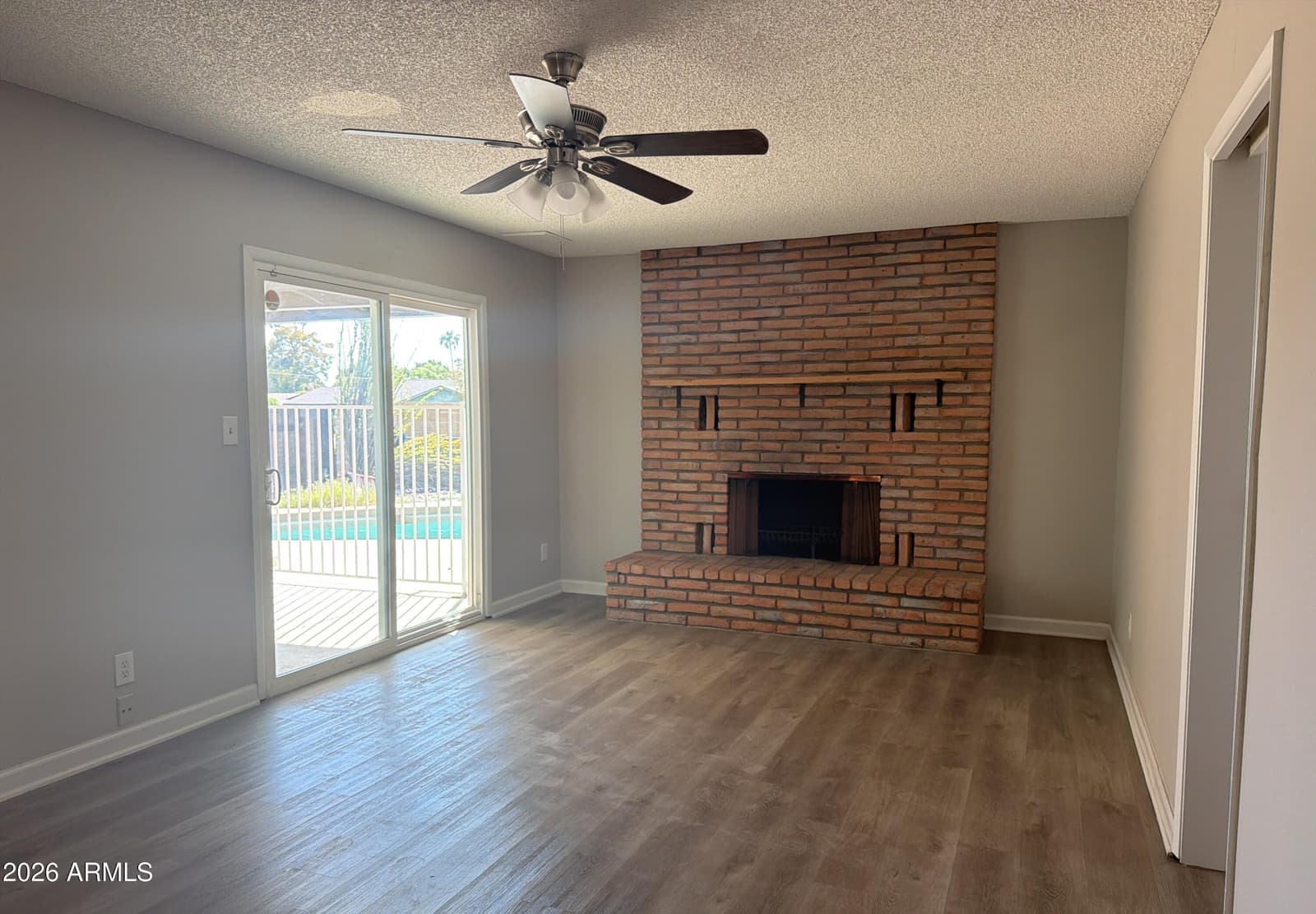 8334 N 57th Drive, Glendale, AZ 85302 — photo 4 of 7