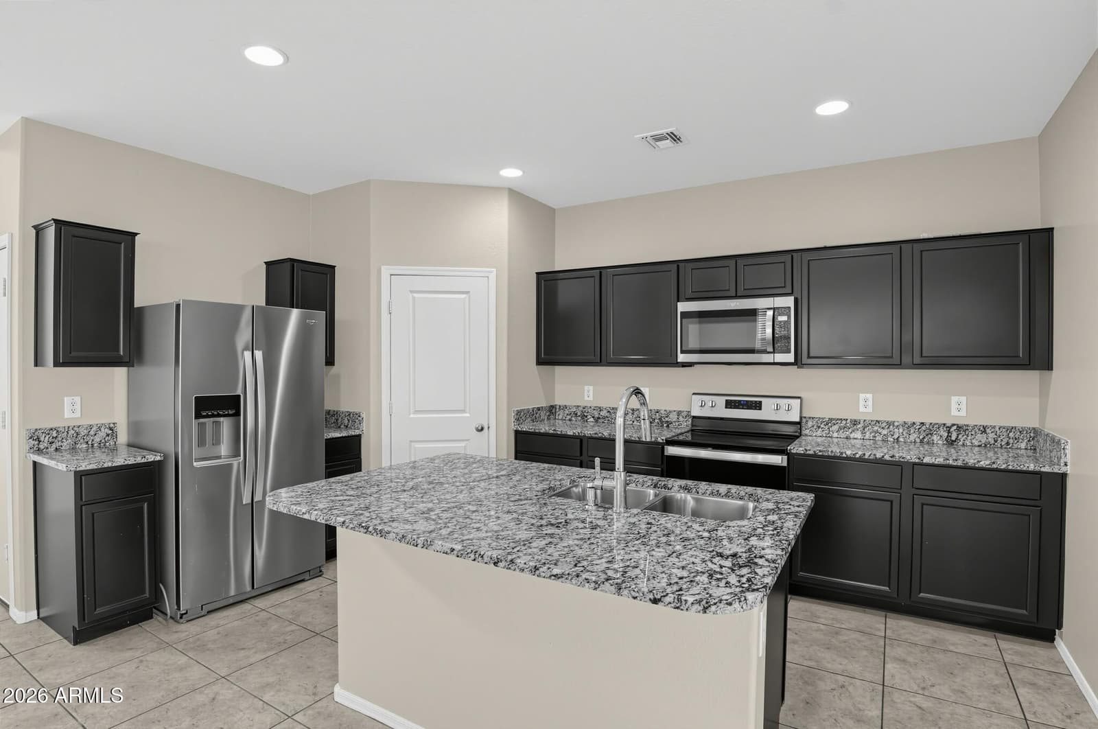 3021 S 78th Drive, Phoenix, AZ 85043 — photo 4 of 18