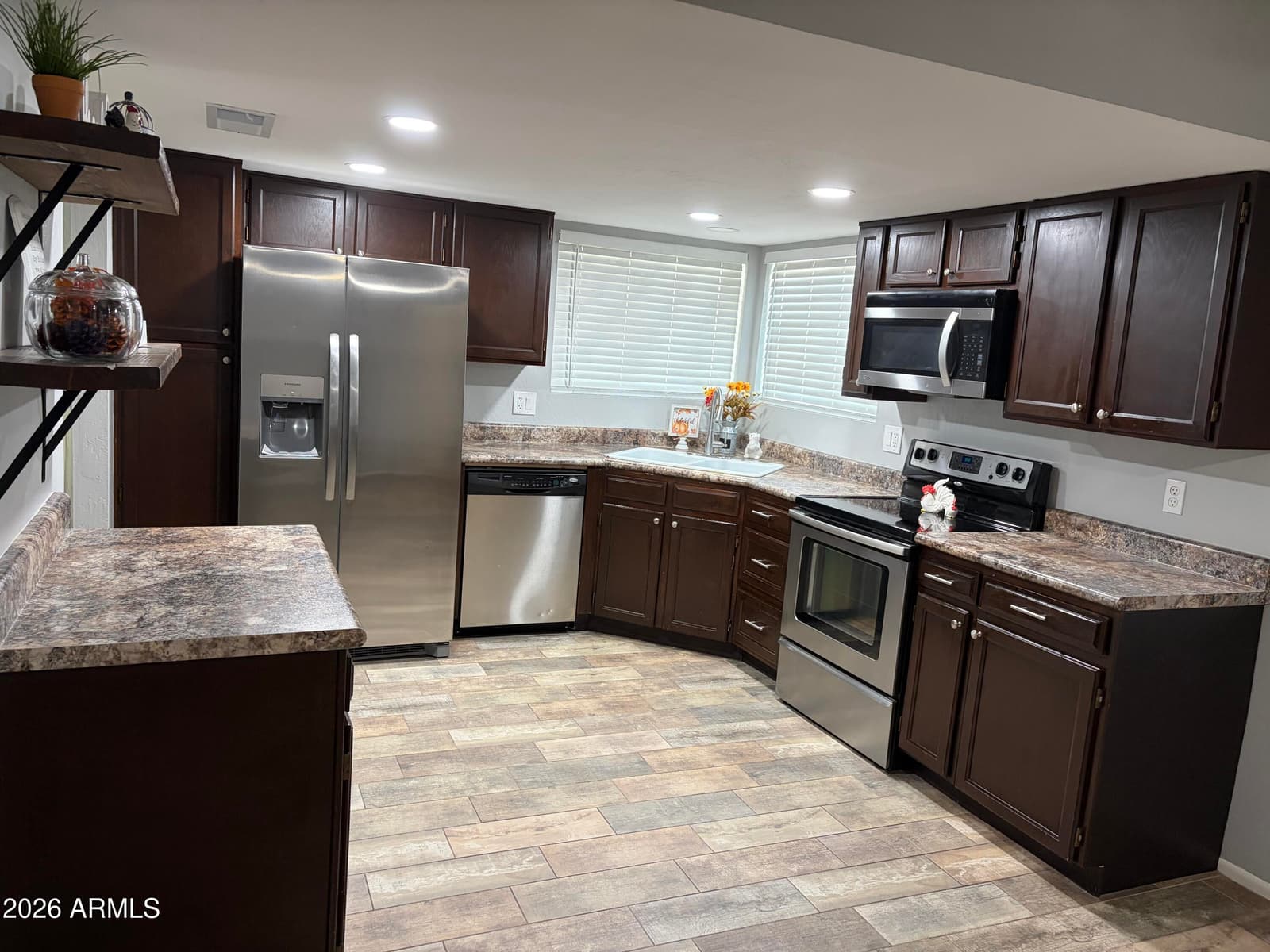 5831 W Muriel Drive, Glendale, AZ 85308 — photo 8 of 26