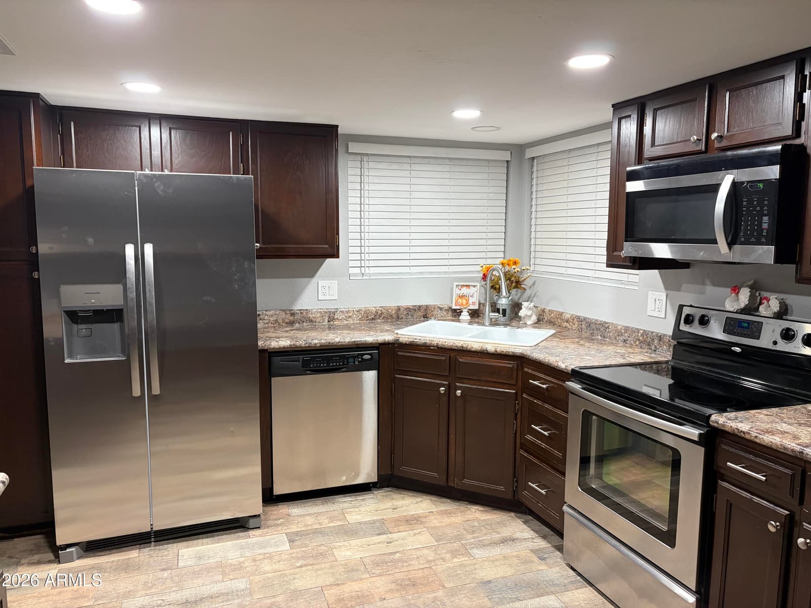 5831 W Muriel Drive, Glendale, AZ 85308 — photo 9 of 26