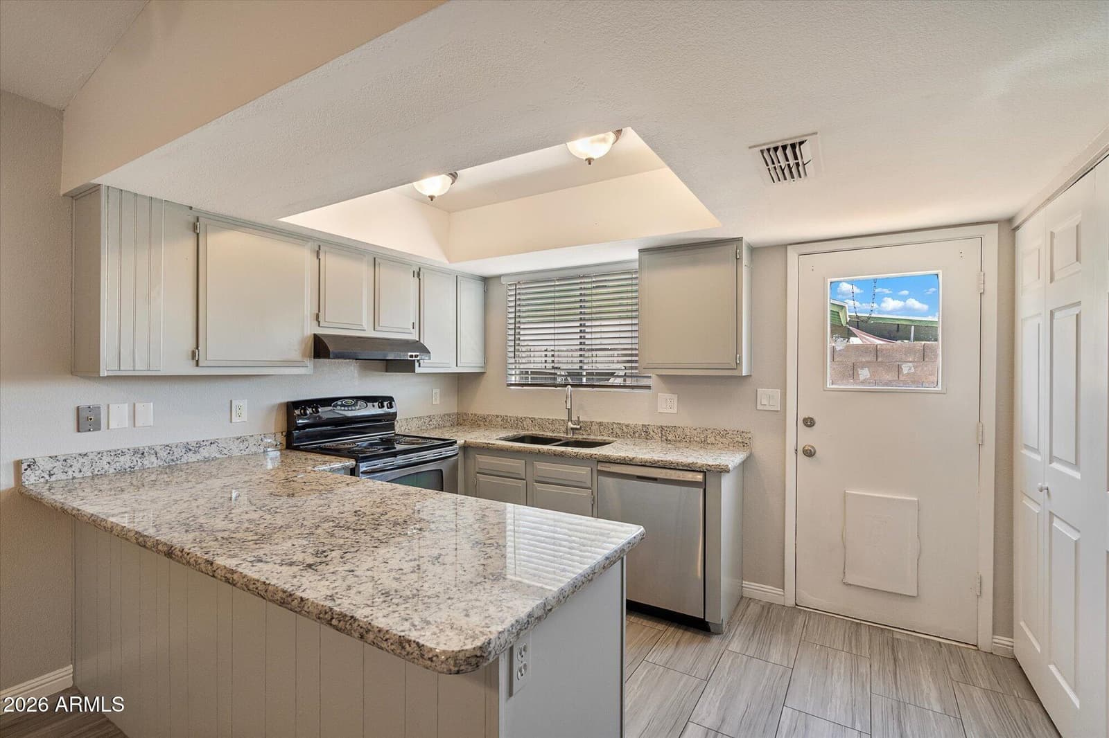 227 W Taro Lane, Phoenix, AZ 85027 — photo 8 of 20