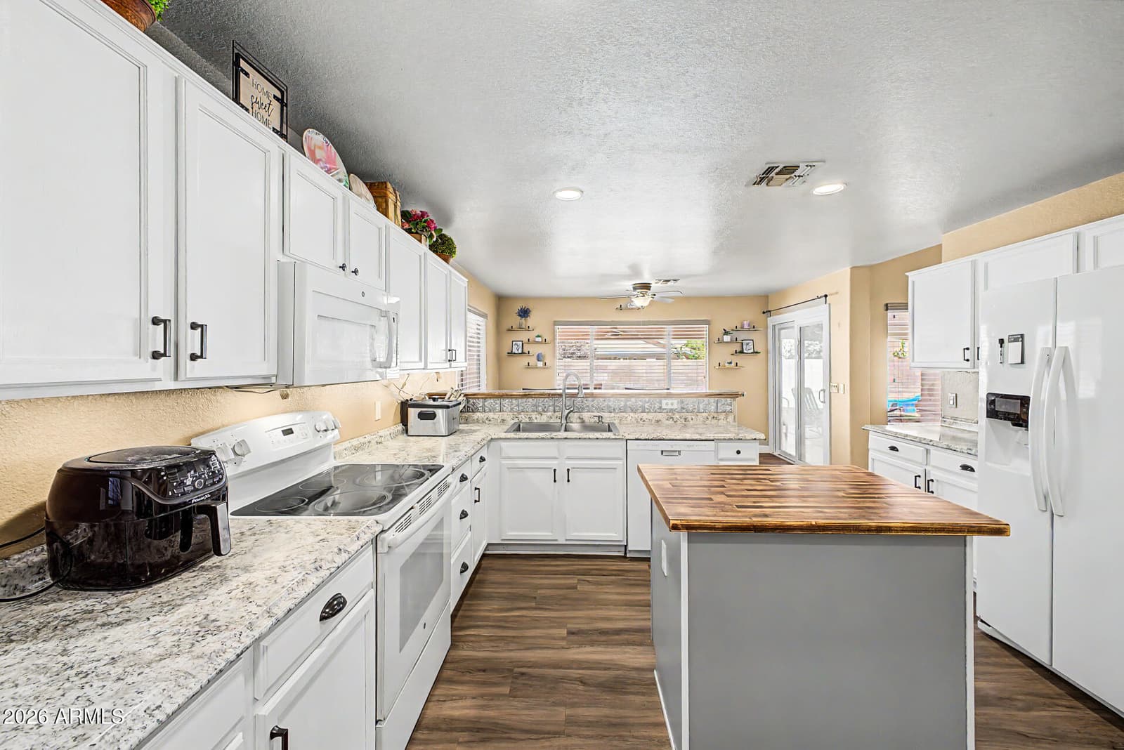 7427 W Hill Lane, Glendale, AZ 85310 — photo 11 of 31