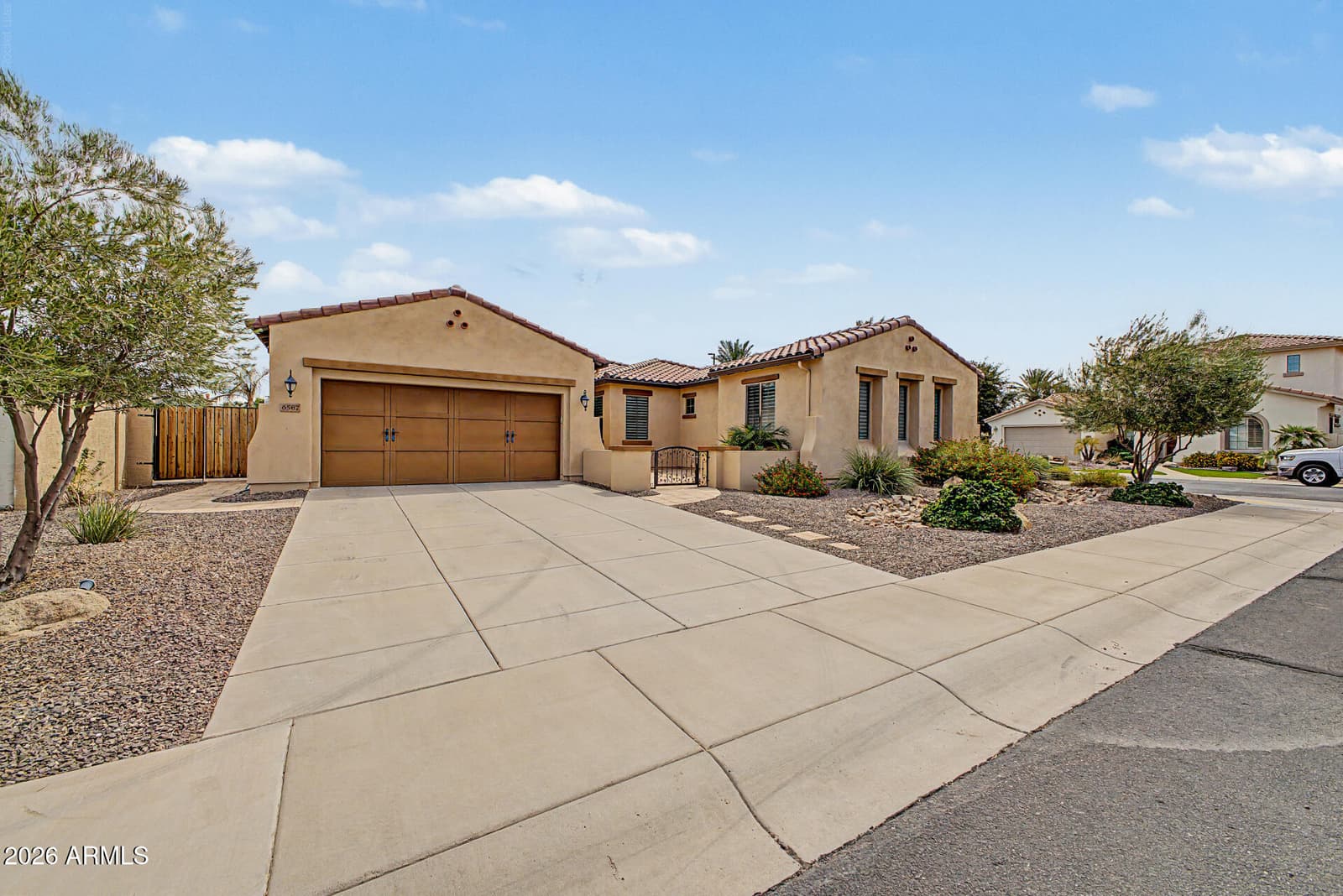 6587 S Martingale Road, Gilbert, AZ 85298 — photo 4 of 57